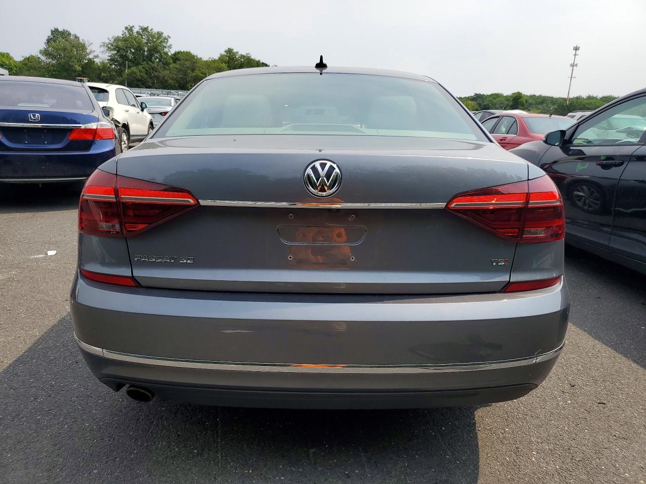 2018 Volkswagen Passat Se Серый vin: 1VWBA7A3XJC044124