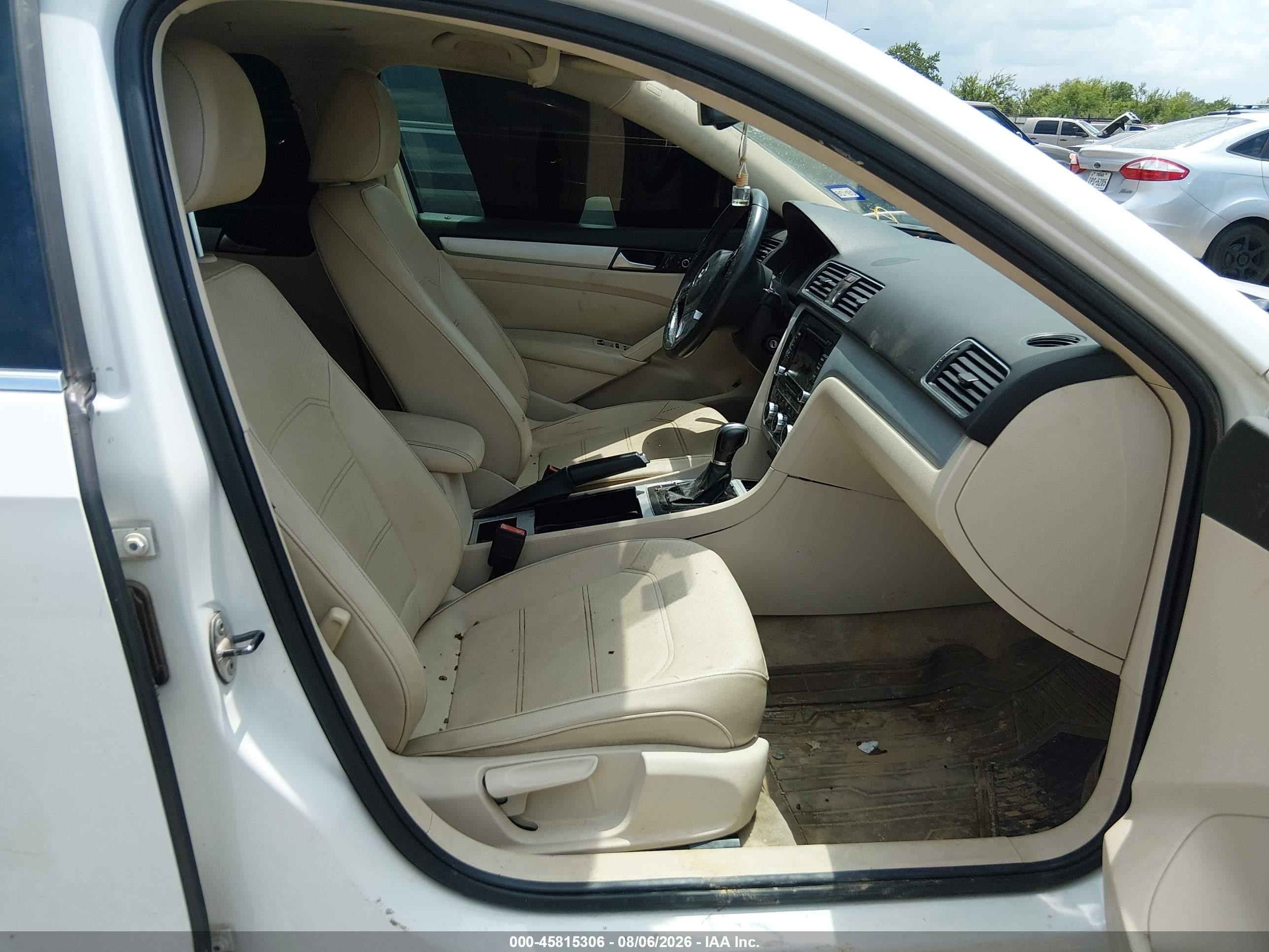 2012 Volkswagen Passat 2.5l Se White vin: 1VWBH7A30CC084954