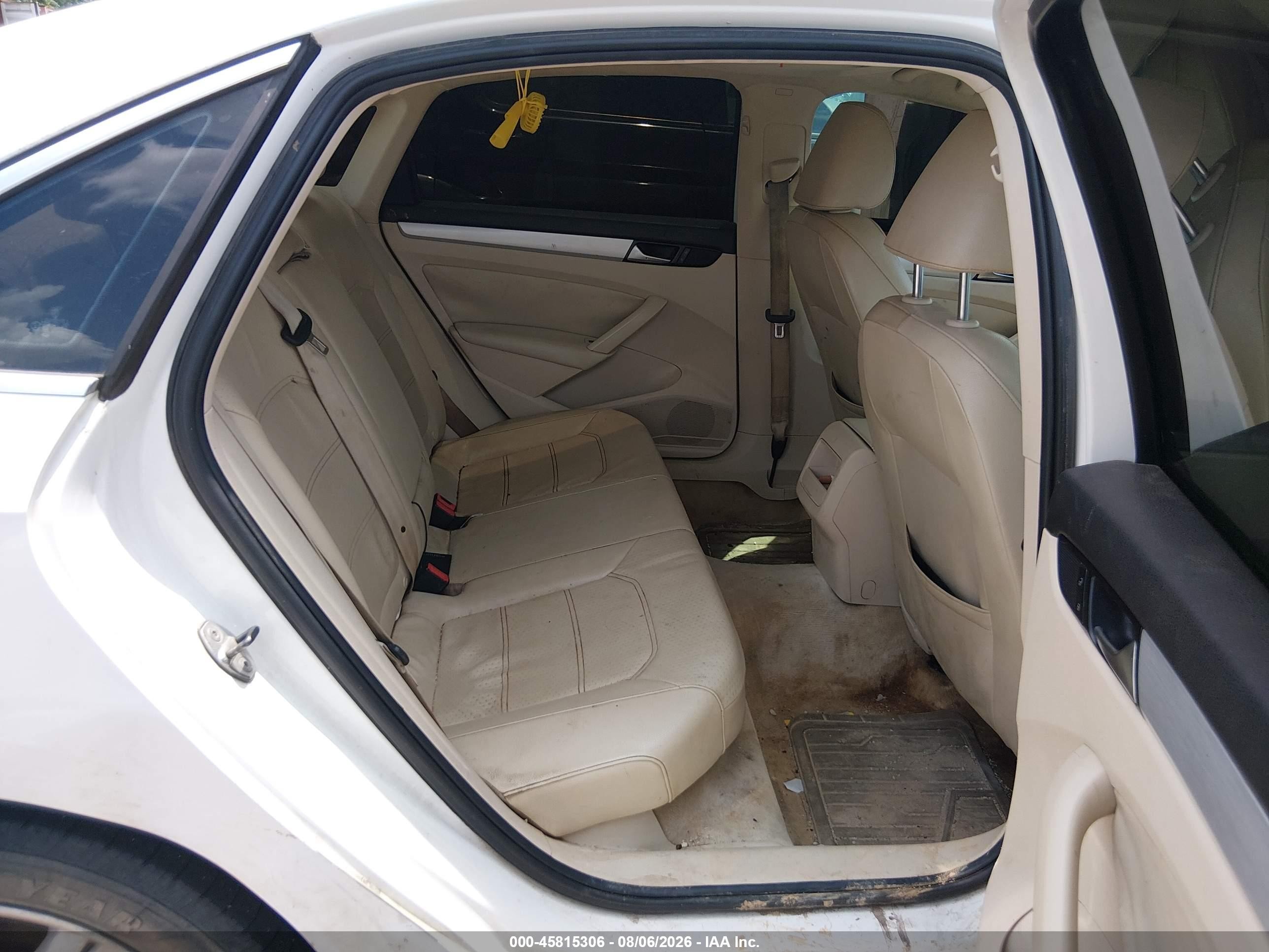 2012 Volkswagen Passat 2.5l Se White vin: 1VWBH7A30CC084954