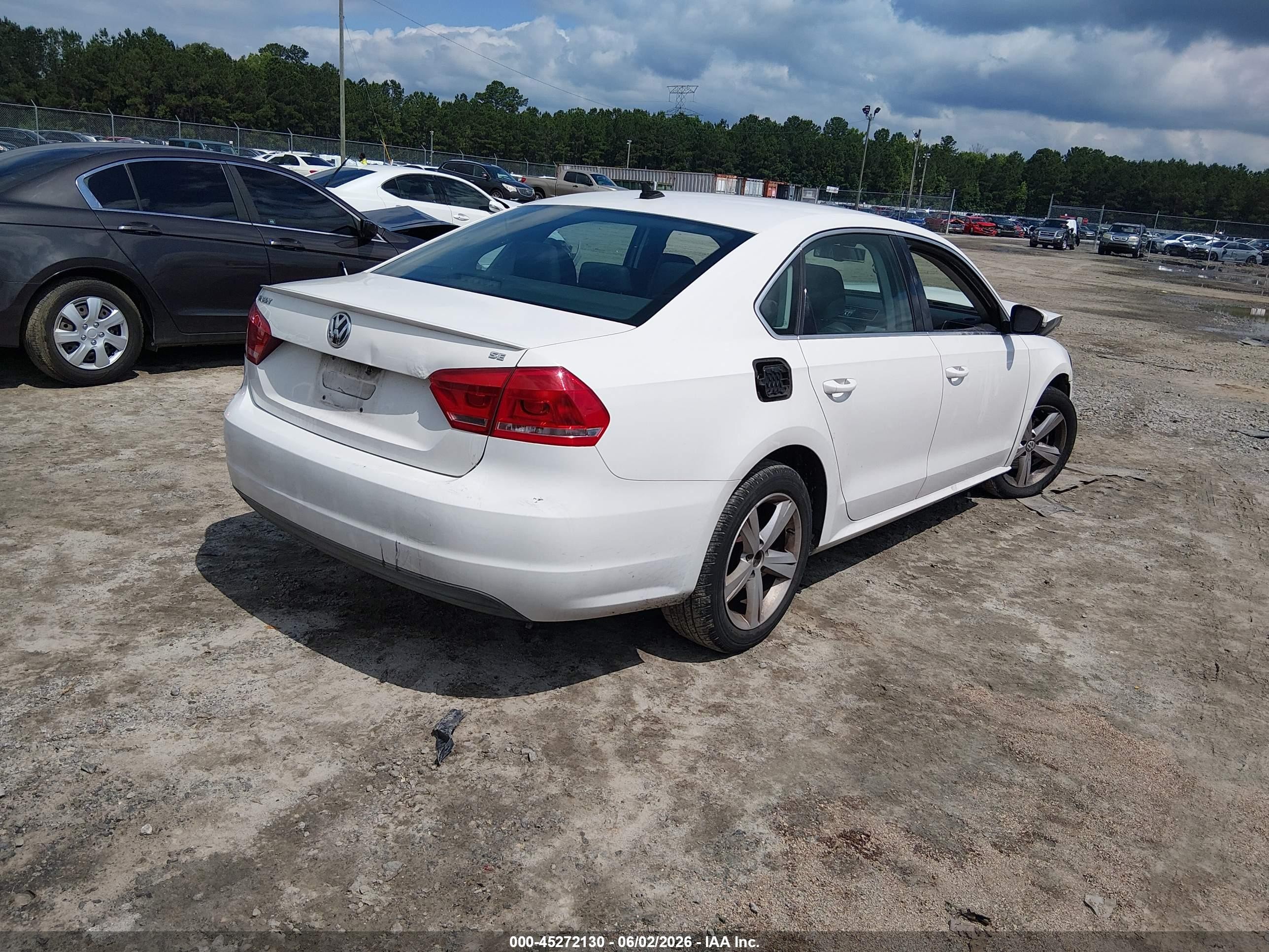 2013 Volkswagen Passat 2.5l Se White vin: 1VWBH7A30DC021726