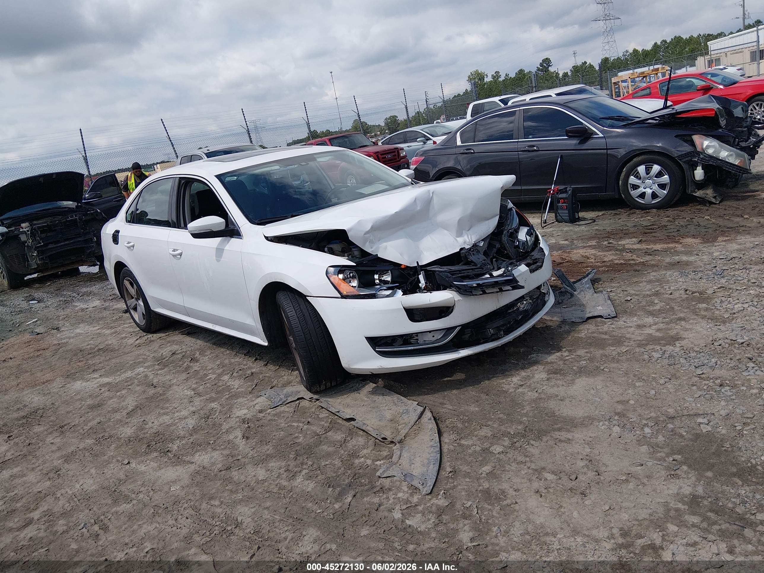 2013 Volkswagen Passat 2.5l Se White vin: 1VWBH7A30DC021726
