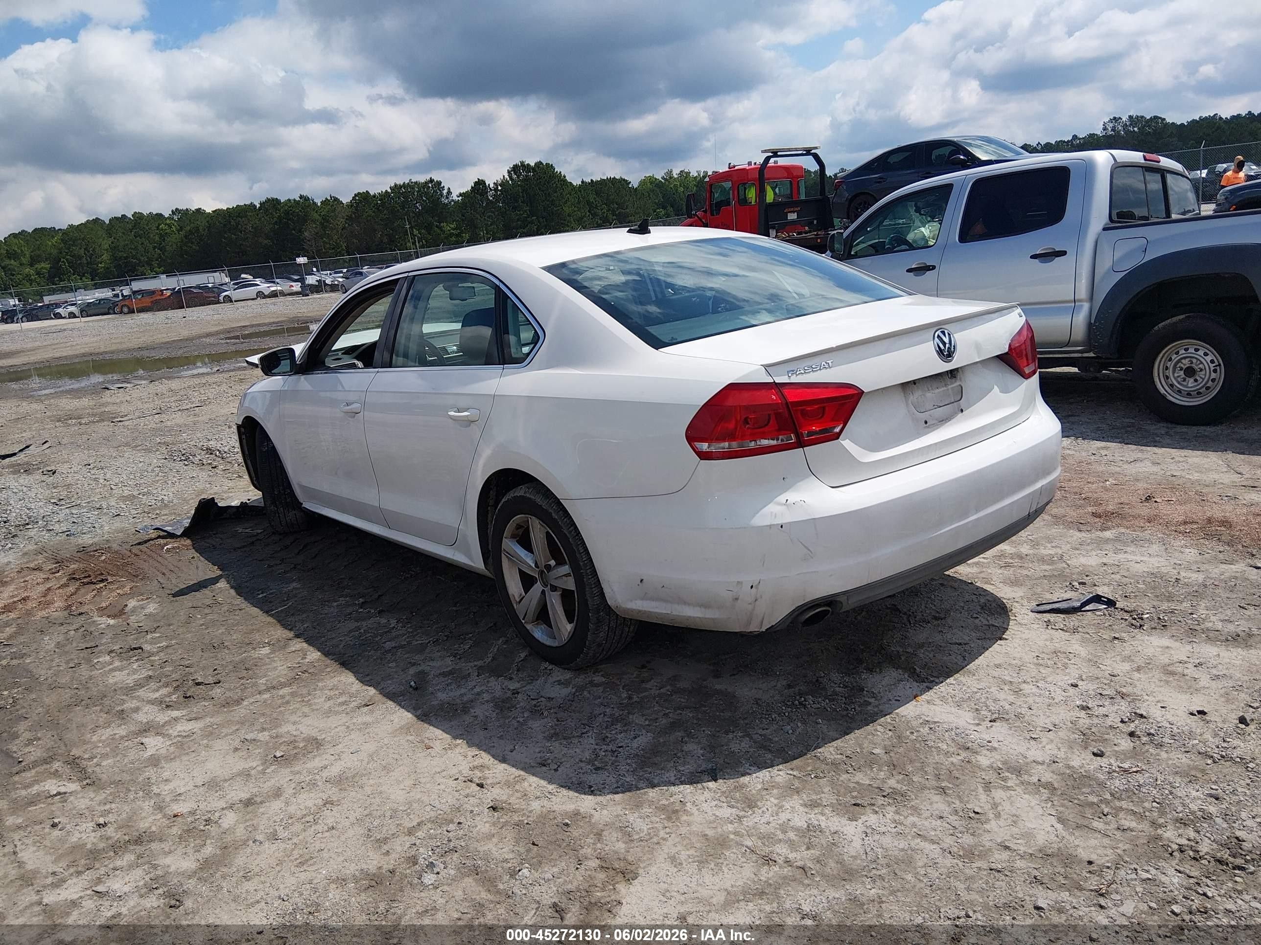 2013 Volkswagen Passat 2.5l Se White vin: 1VWBH7A30DC021726