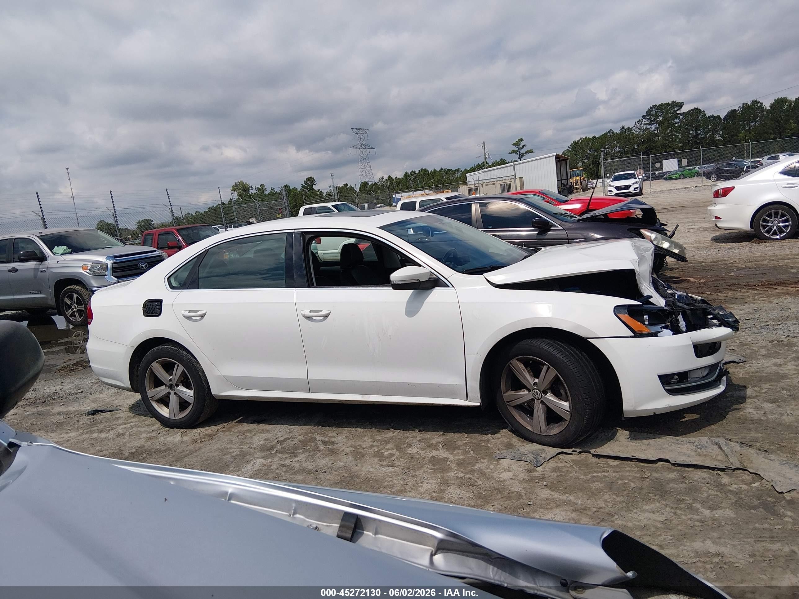 2013 Volkswagen Passat 2.5l Se White vin: 1VWBH7A30DC021726