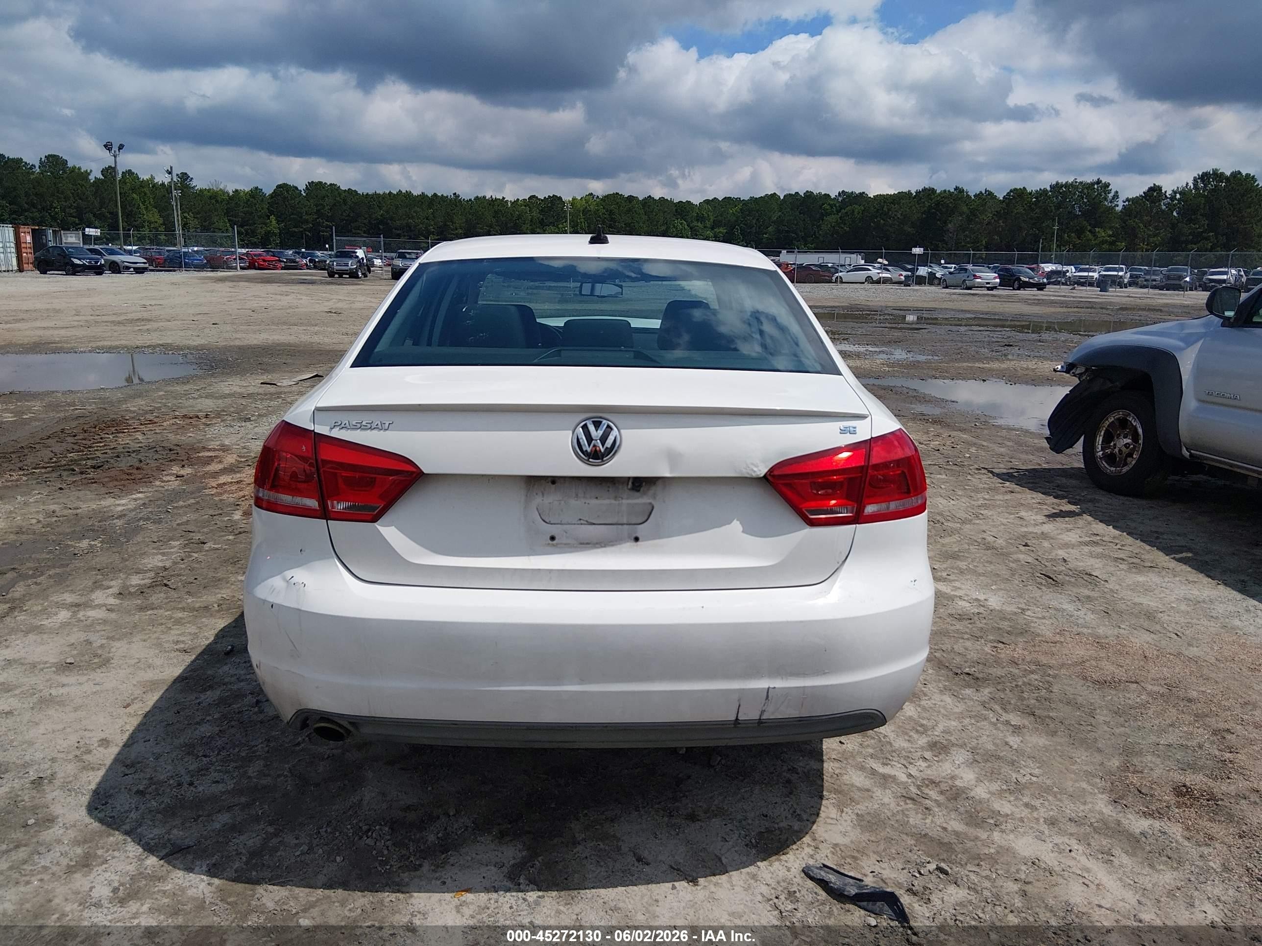 2013 Volkswagen Passat 2.5l Se White vin: 1VWBH7A30DC021726
