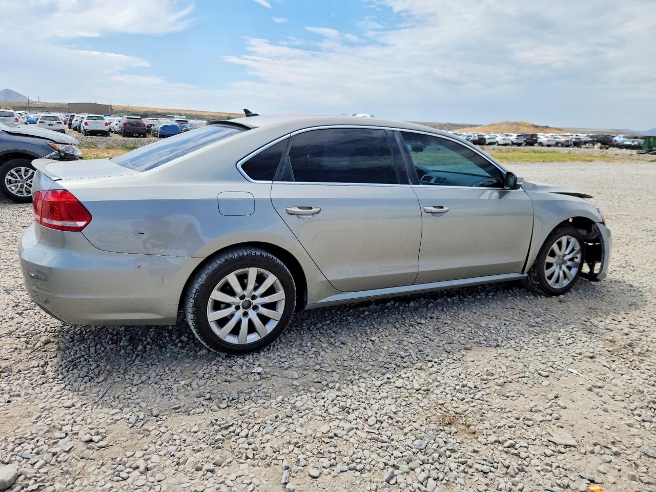 2013 Volkswagen Passat Se Beige vin: 1VWBH7A31DC016938