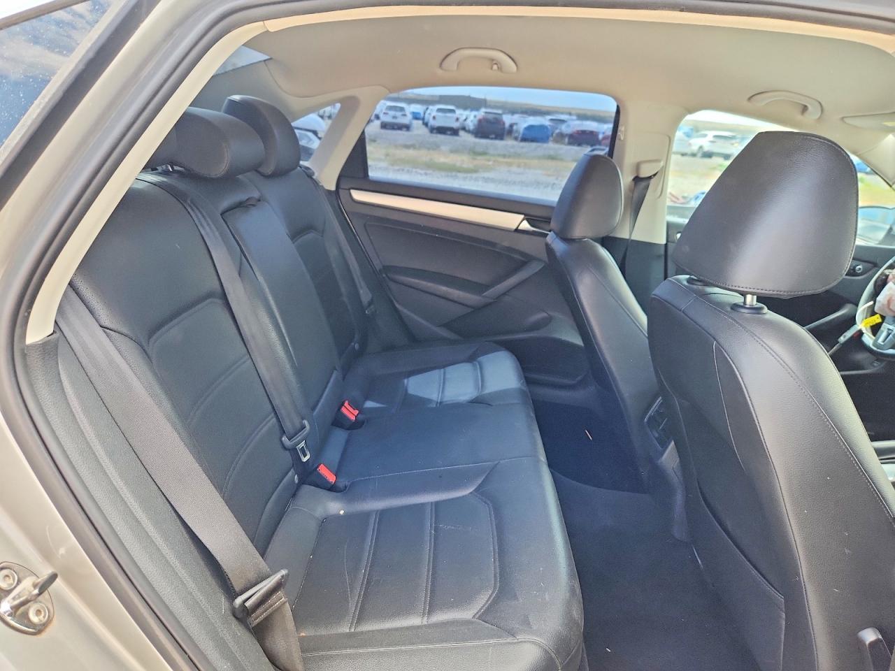 2013 Volkswagen Passat Se Beige vin: 1VWBH7A31DC016938