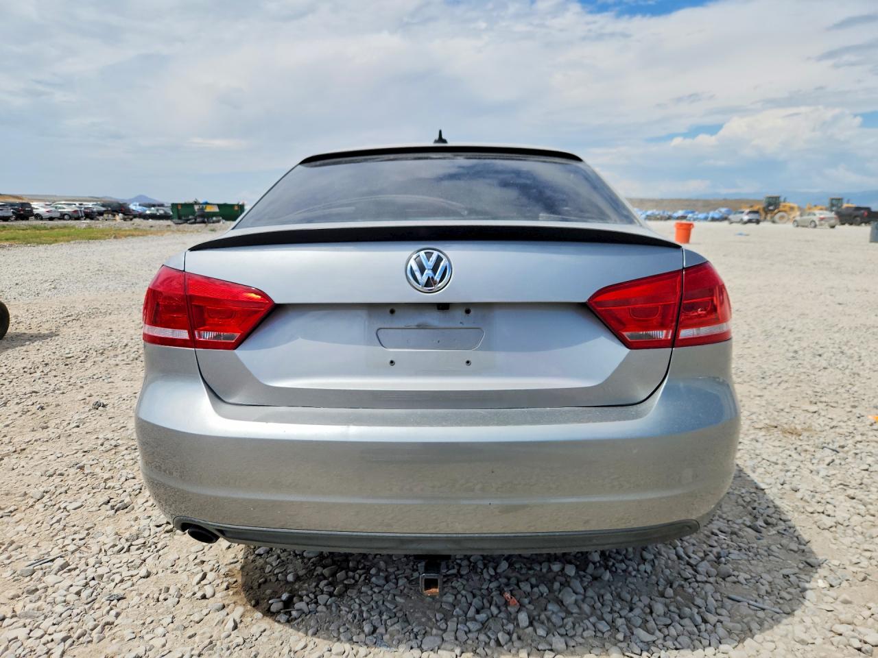2013 Volkswagen Passat Se Beige vin: 1VWBH7A31DC016938