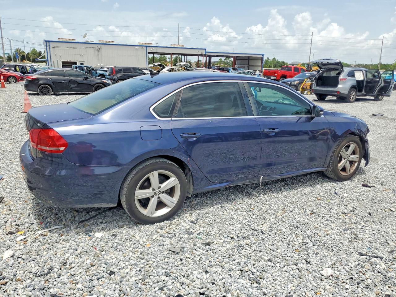 2013 Volkswagen Passat Se Blue vin: 1VWBH7A31DC019516