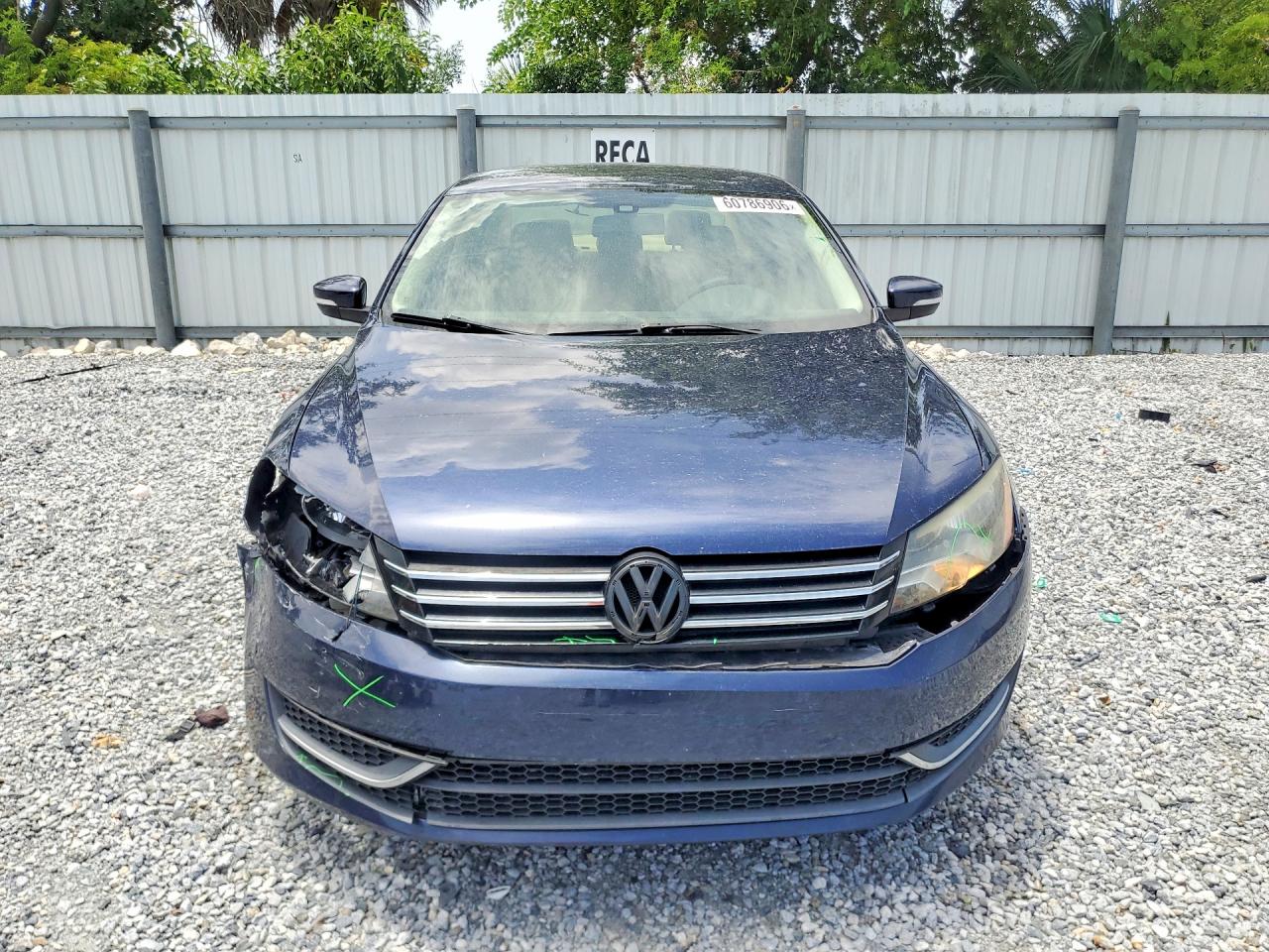 2013 Volkswagen Passat Se Blue vin: 1VWBH7A31DC019516