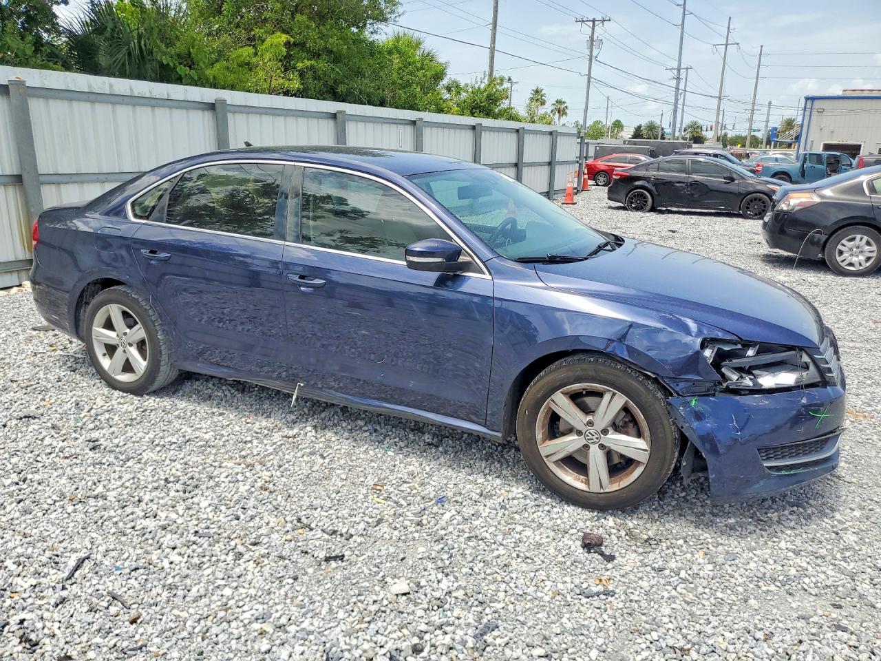 2013 Volkswagen Passat Se Blue vin: 1VWBH7A31DC019516