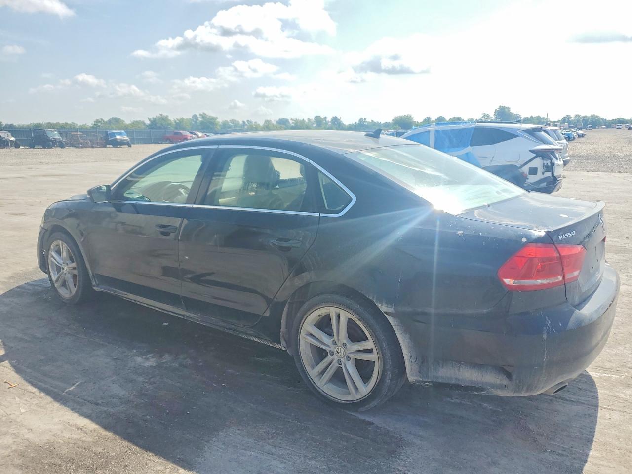 2014 Volkswagen Passat Se Black vin: 1VWBH7A31EC004189