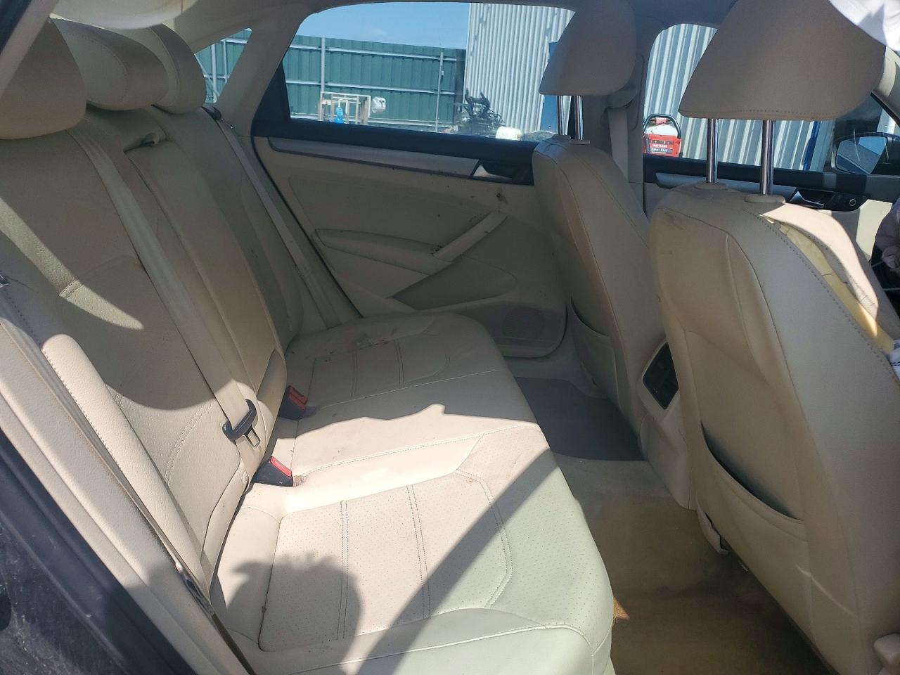 2014 Volkswagen Passat Se Black vin: 1VWBH7A31EC004189