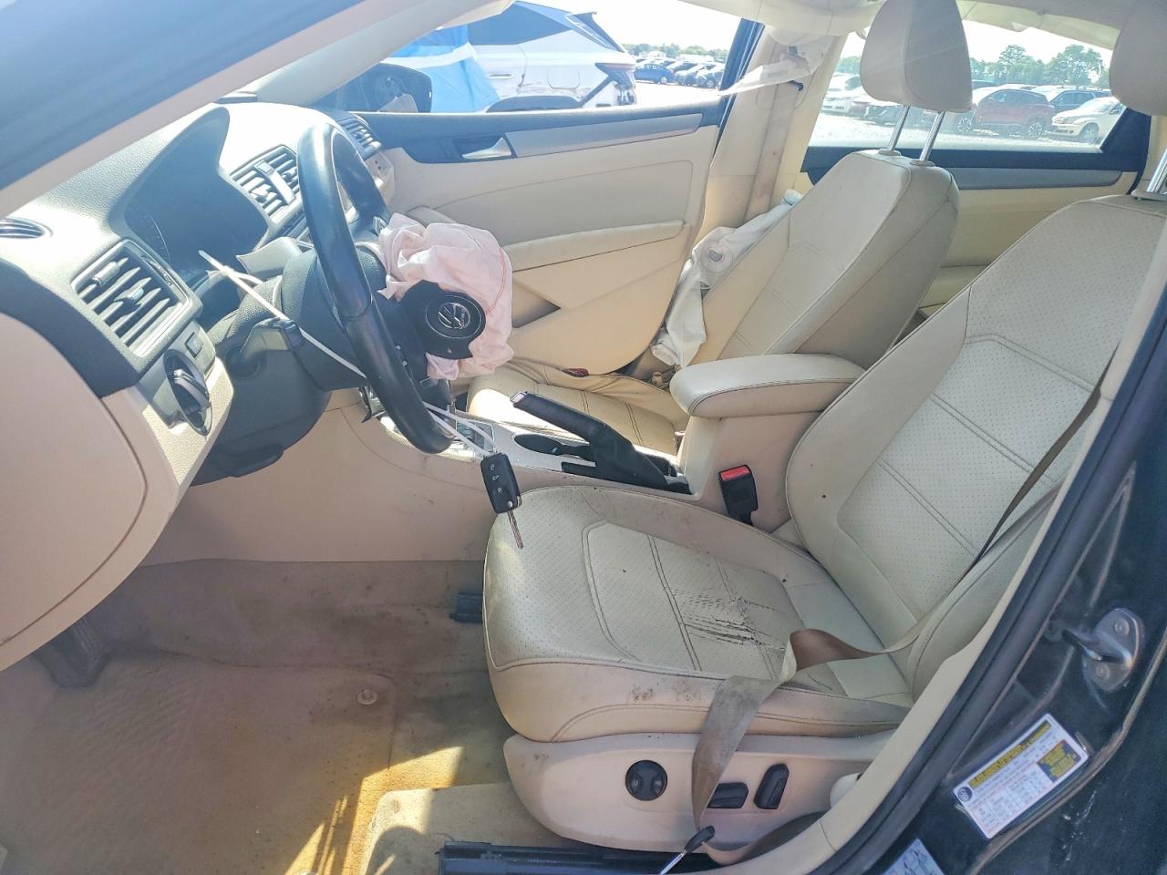 2014 Volkswagen Passat Se Black vin: 1VWBH7A31EC004189