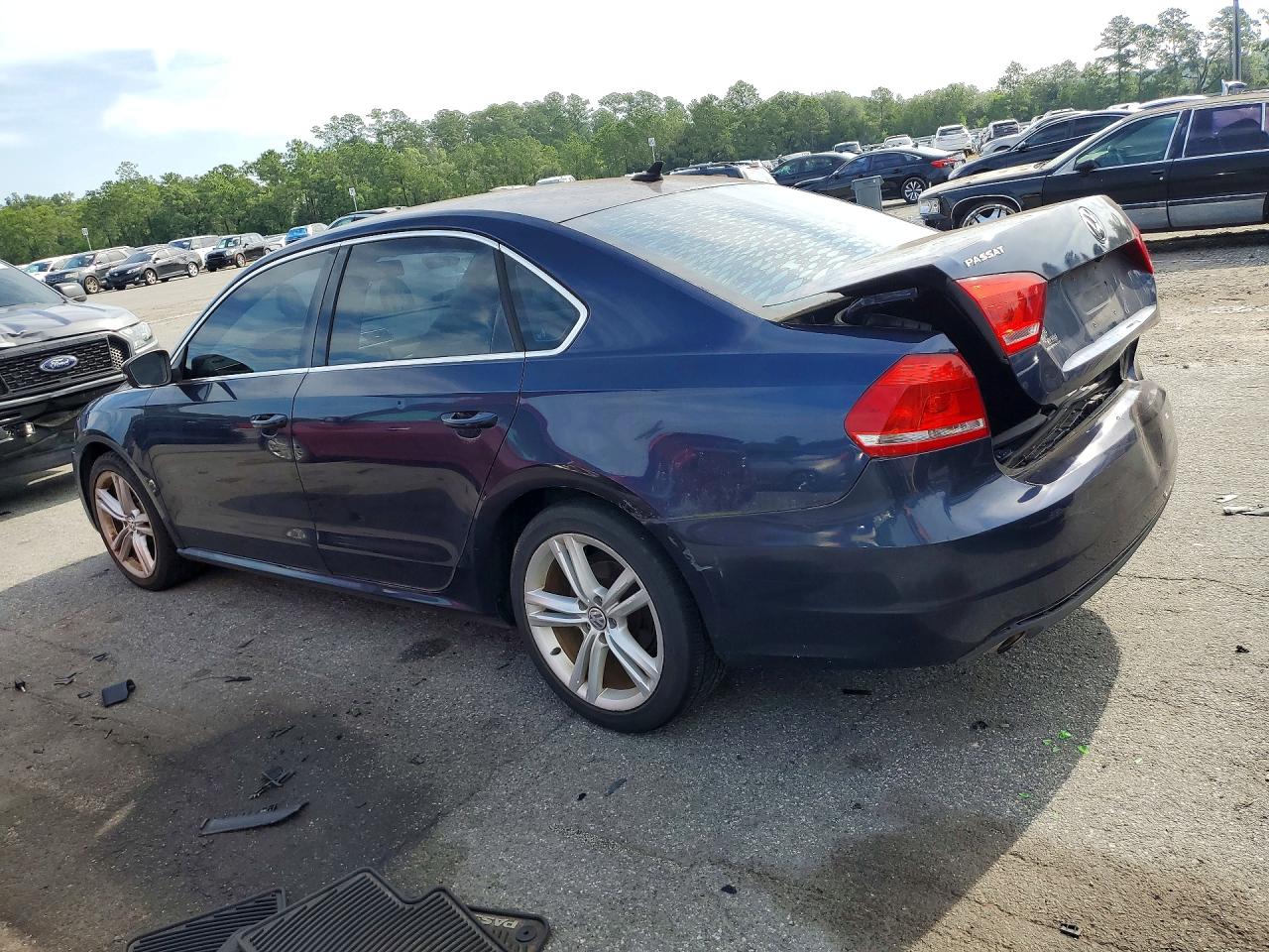 2014 Volkswagen Passat Se Blue vin: 1VWBH7A31EC013667