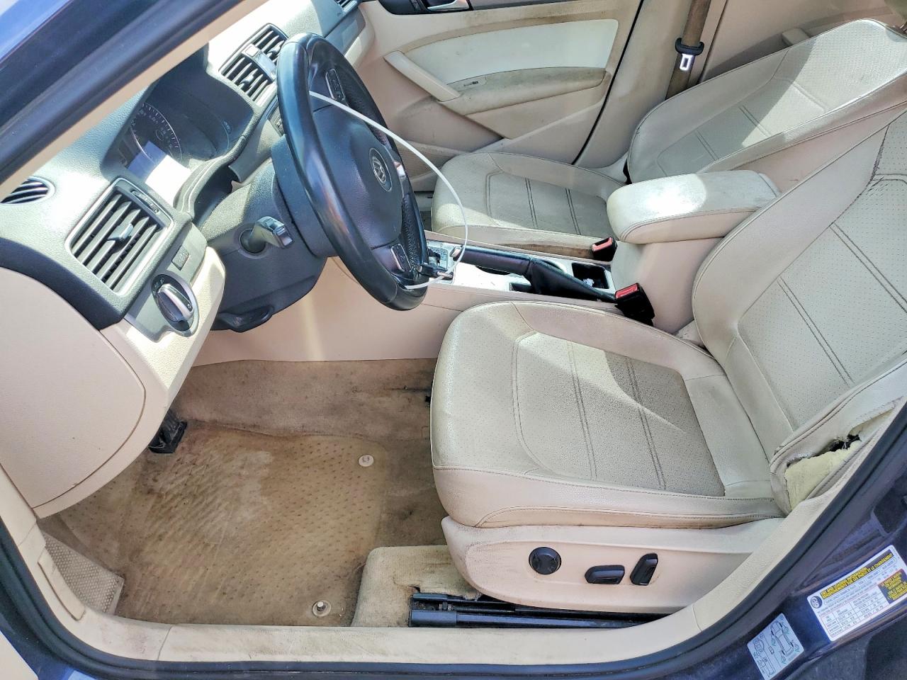 2014 Volkswagen Passat Se Blue vin: 1VWBH7A31EC013667
