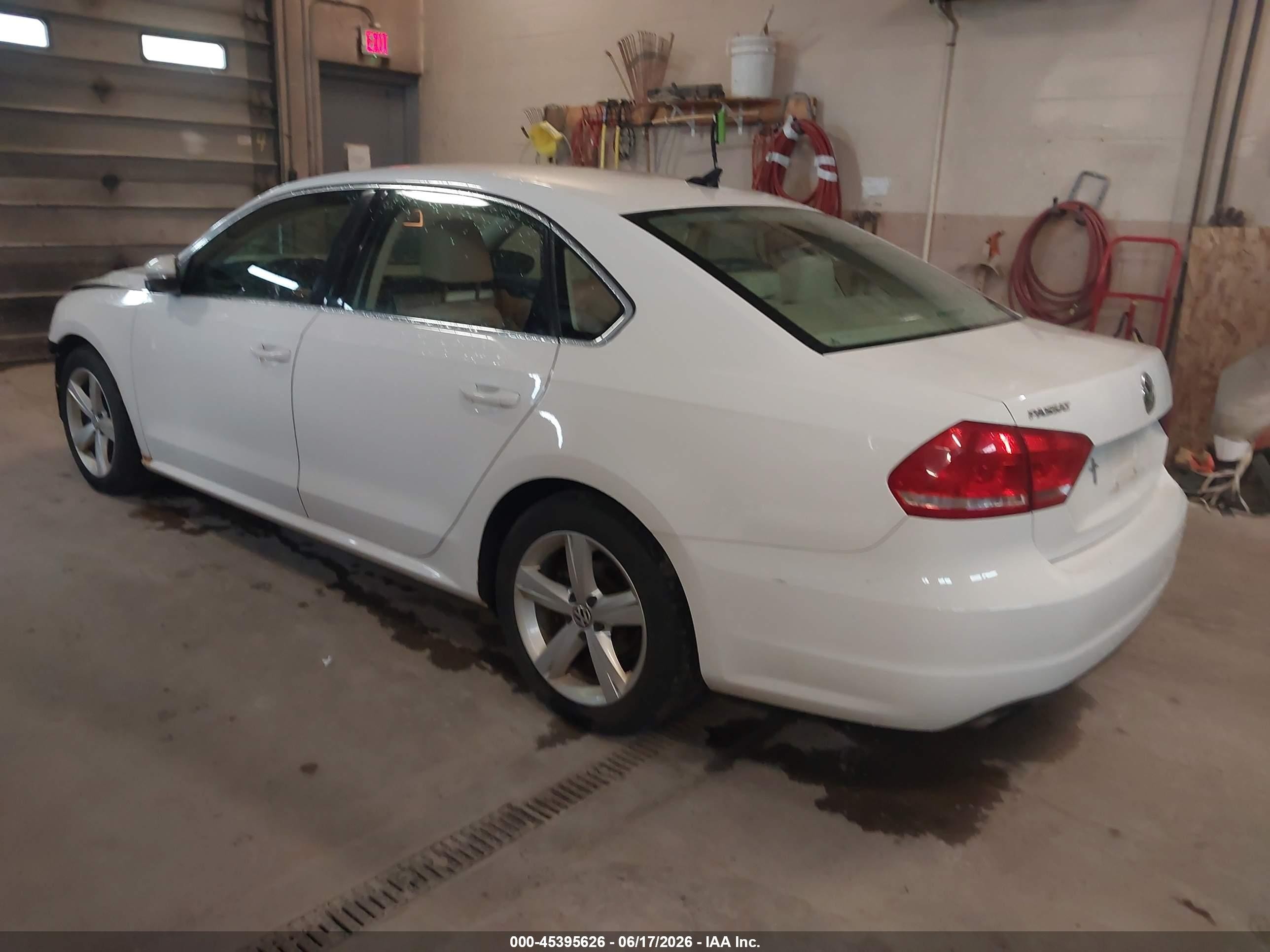 2012 Volkswagen Passat 2.5l Se White vin: 1VWBH7A32CC049946