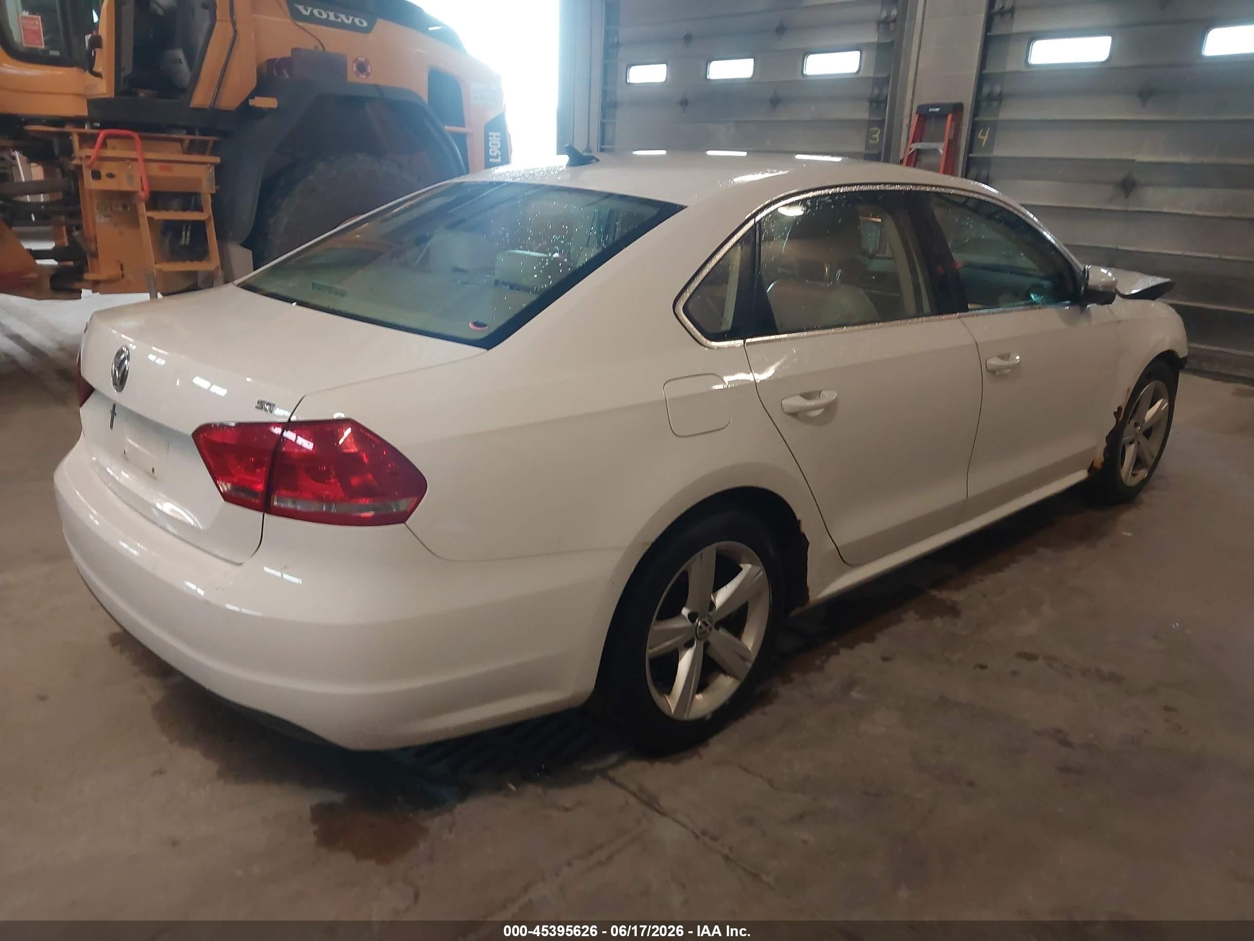 2012 Volkswagen Passat 2.5l Se White vin: 1VWBH7A32CC049946