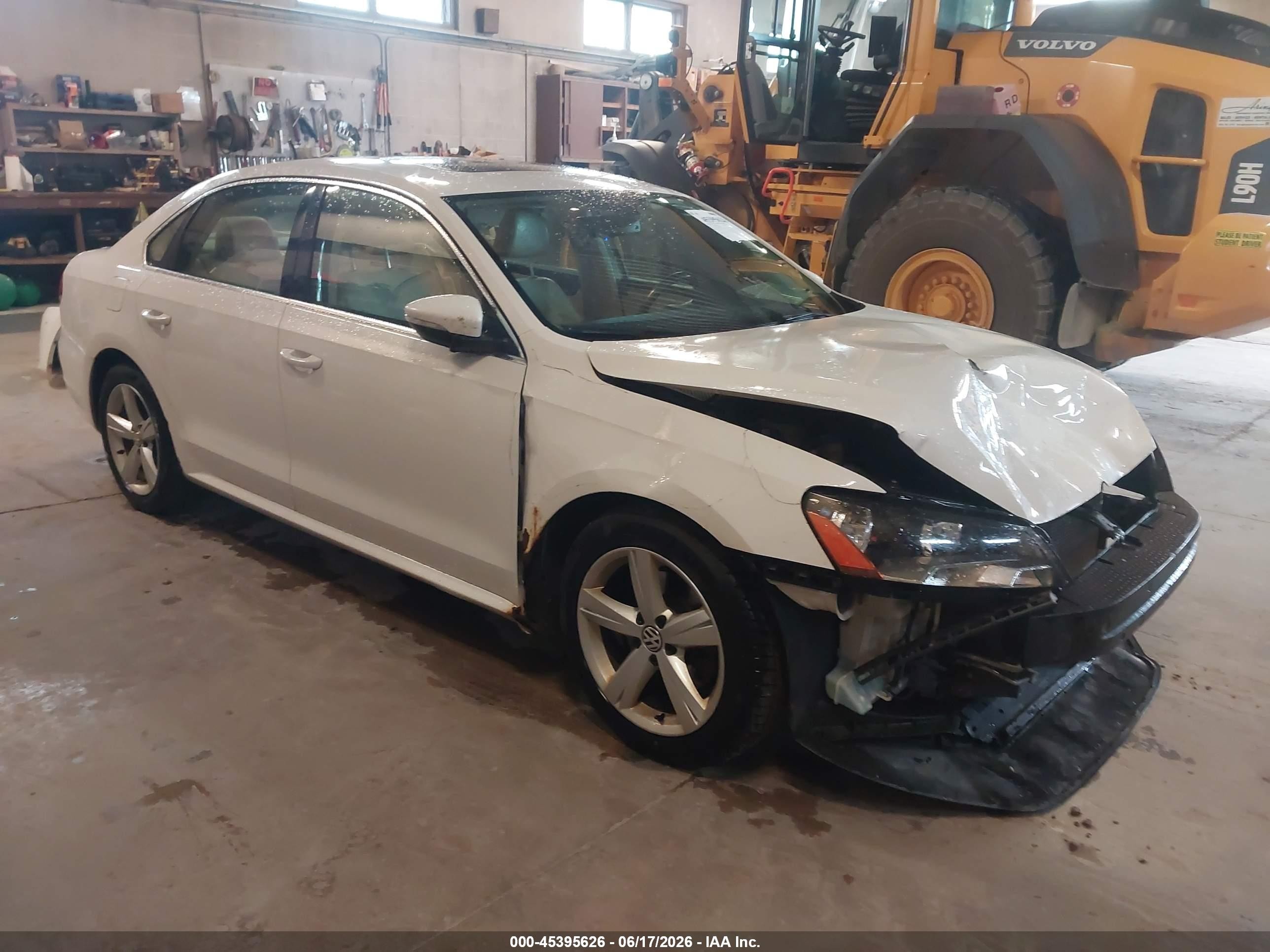 2012 Volkswagen Passat 2.5l Se White vin: 1VWBH7A32CC049946