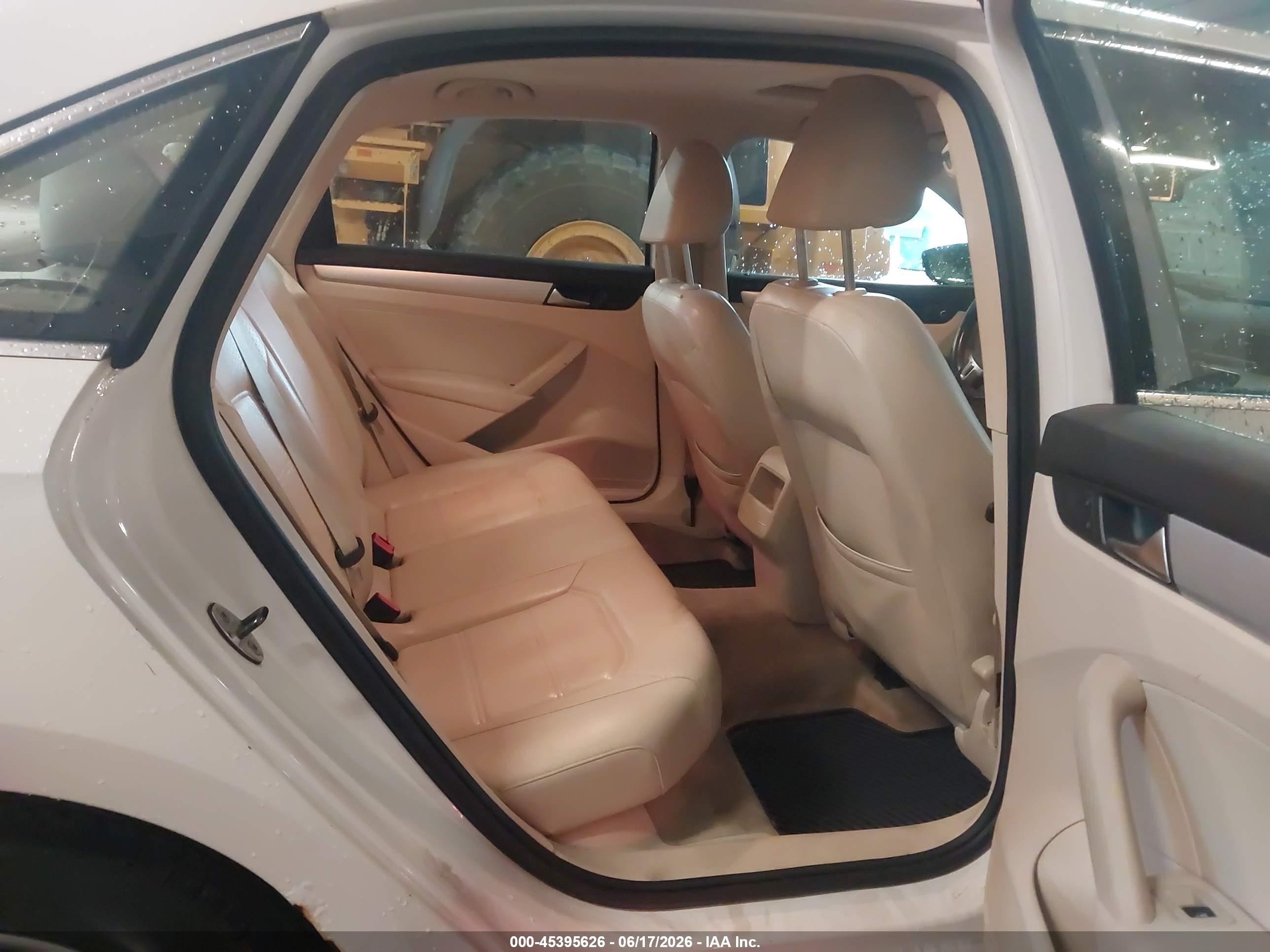 2012 Volkswagen Passat 2.5l Se White vin: 1VWBH7A32CC049946