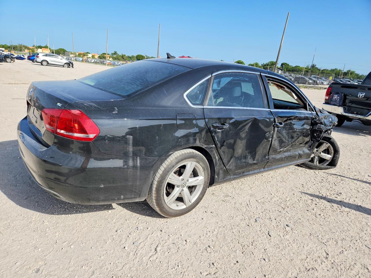 2013 Volkswagen Passat Se Black vin: 1VWBH7A32DC025227