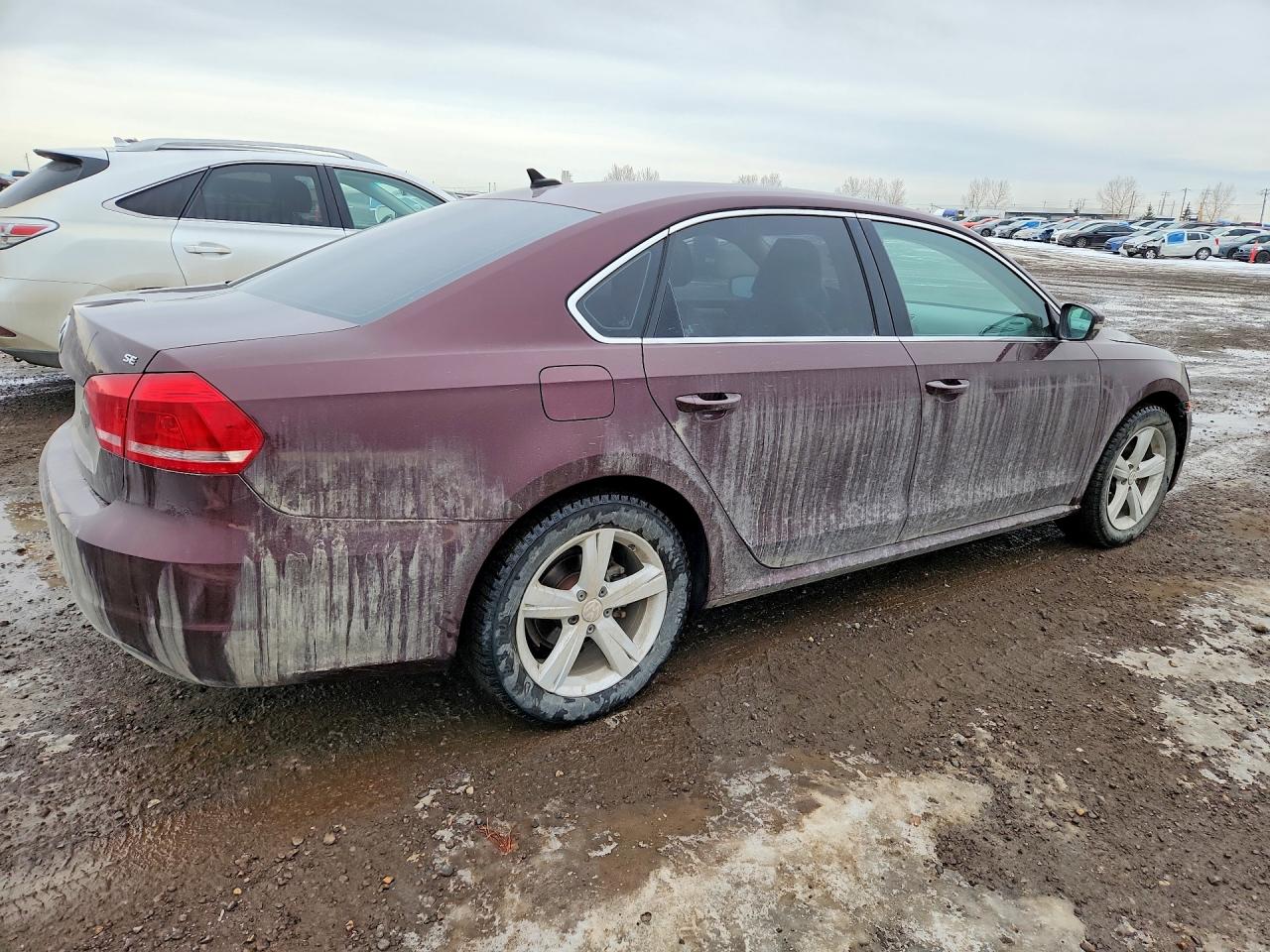 2013 Volkswagen Passat Se Maroon vin: 1VWBH7A32DC027074