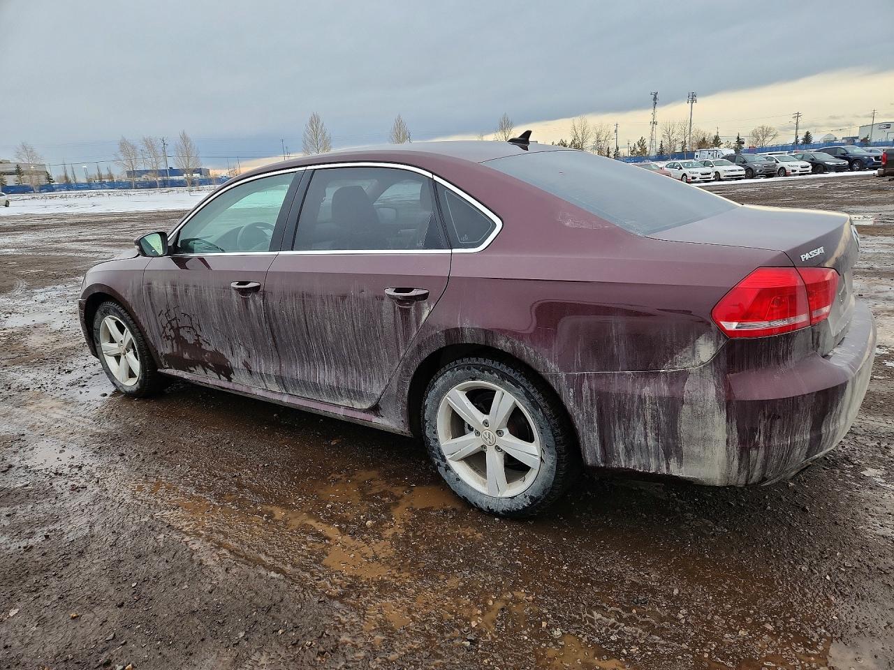 2013 Volkswagen Passat Se Maroon vin: 1VWBH7A32DC027074