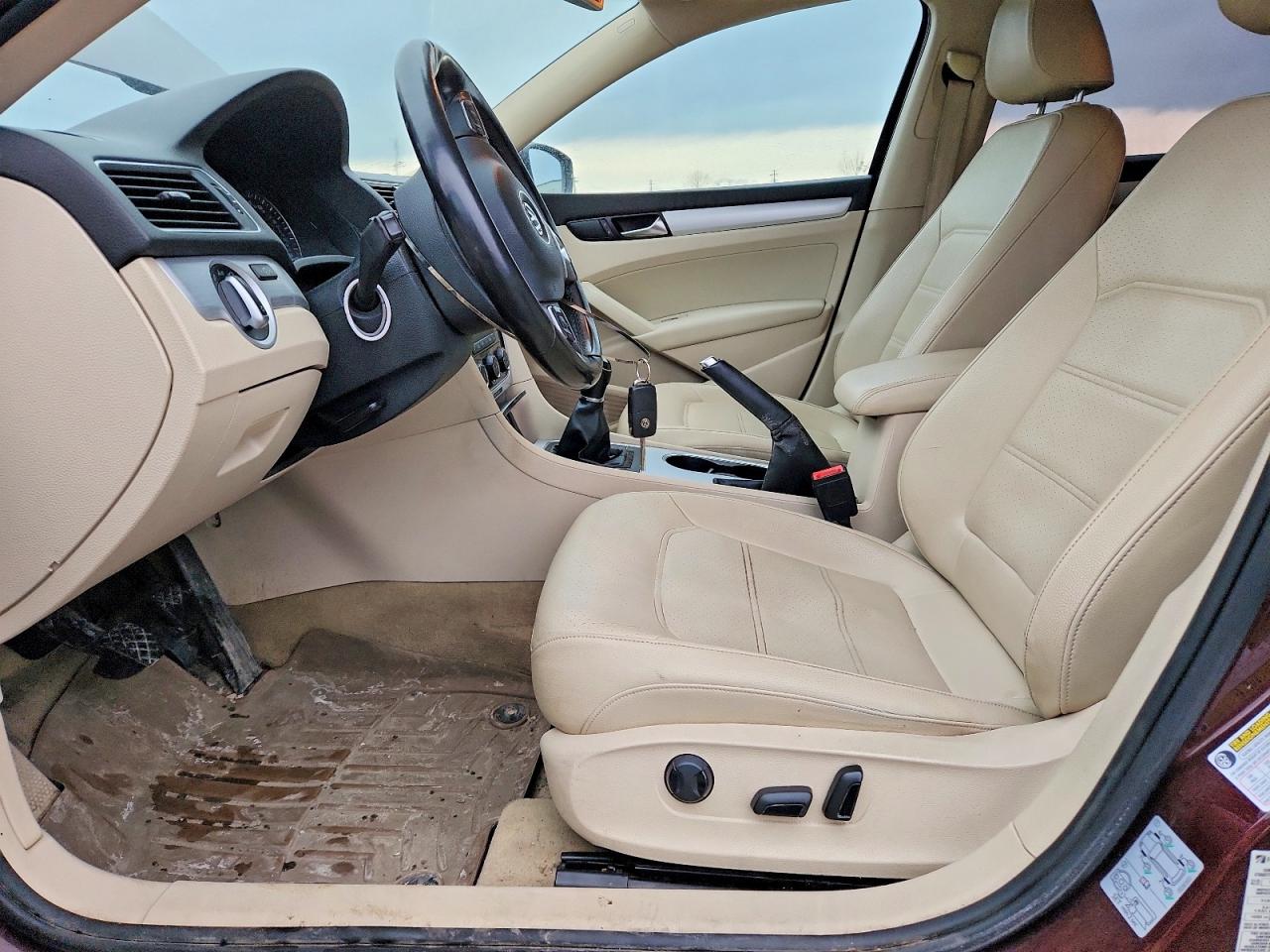 2013 Volkswagen Passat Se Maroon vin: 1VWBH7A32DC027074