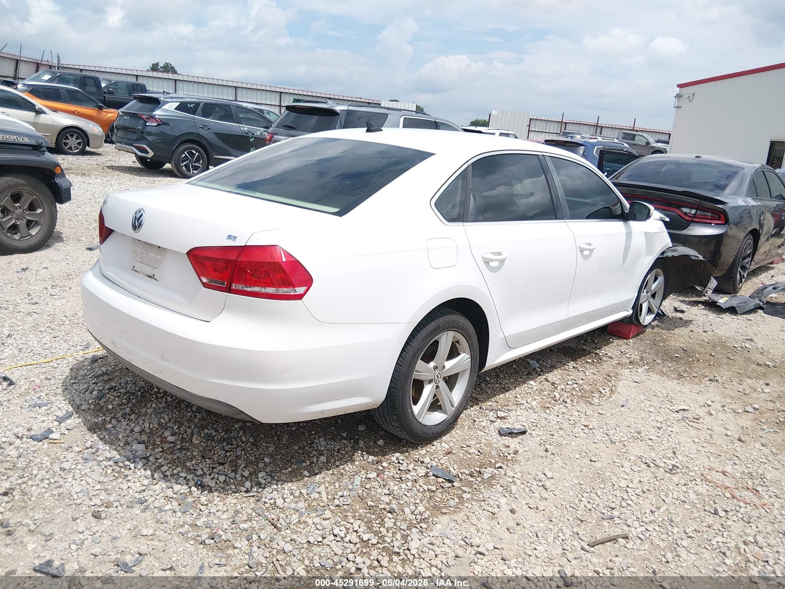 2013 Volkswagen Passat 2.5l Se White vin: 1VWBH7A32DC107104