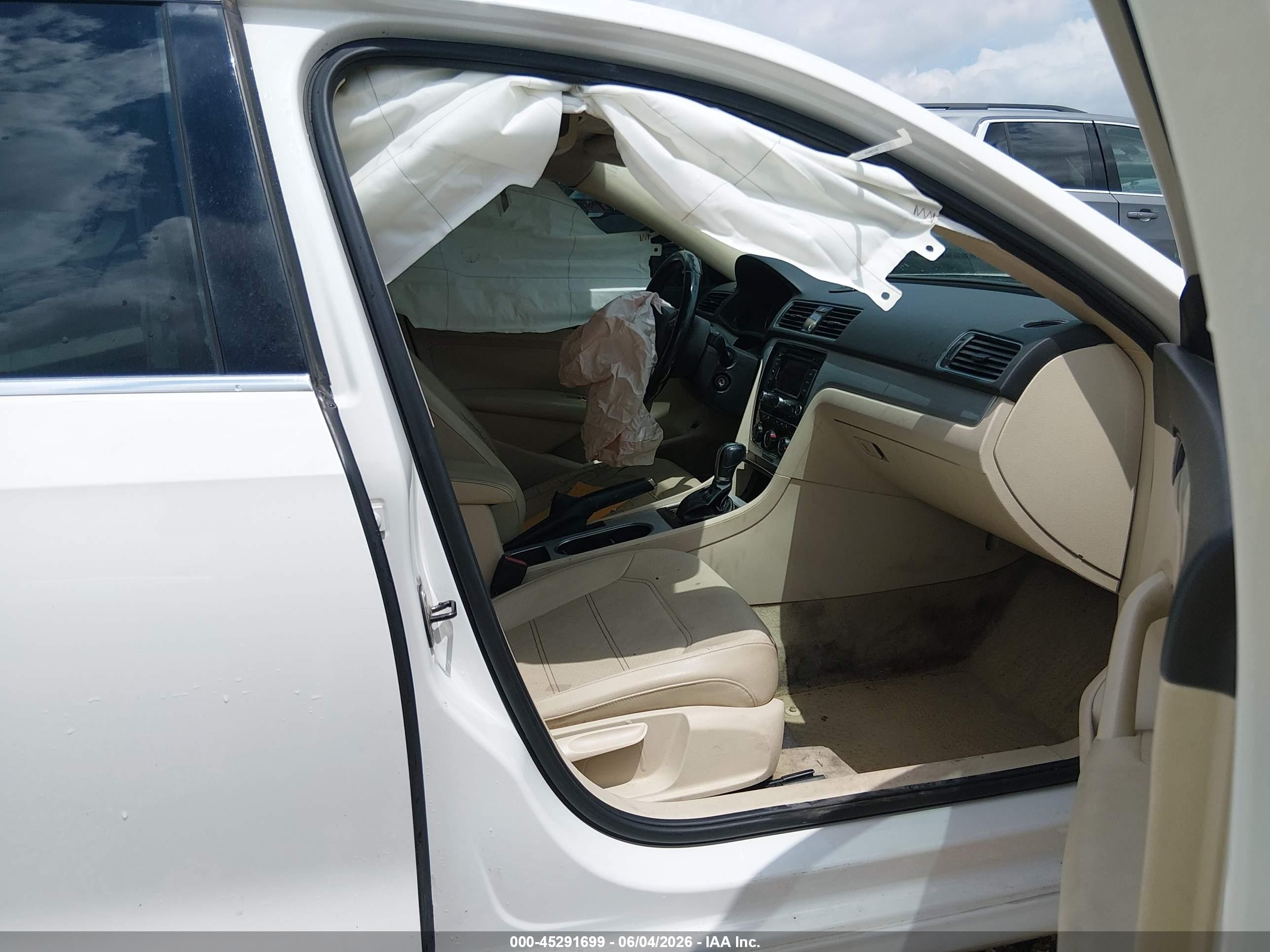 2013 Volkswagen Passat 2.5l Se White vin: 1VWBH7A32DC107104
