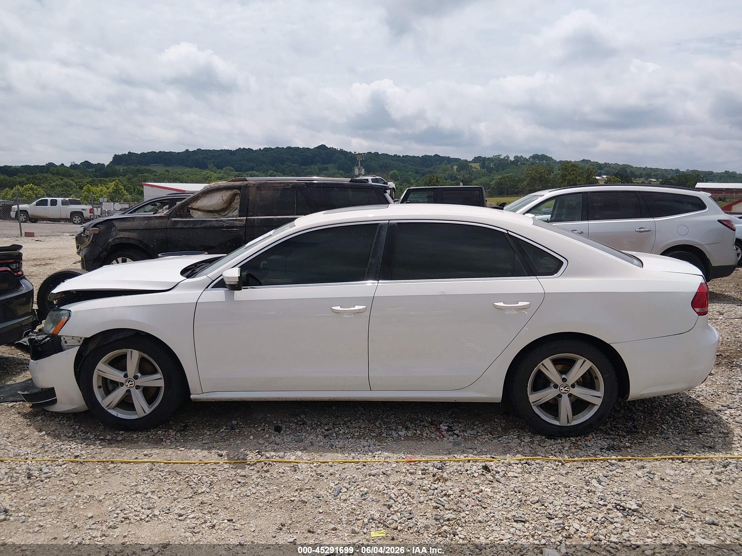 2013 Volkswagen Passat 2.5l Se White vin: 1VWBH7A32DC107104