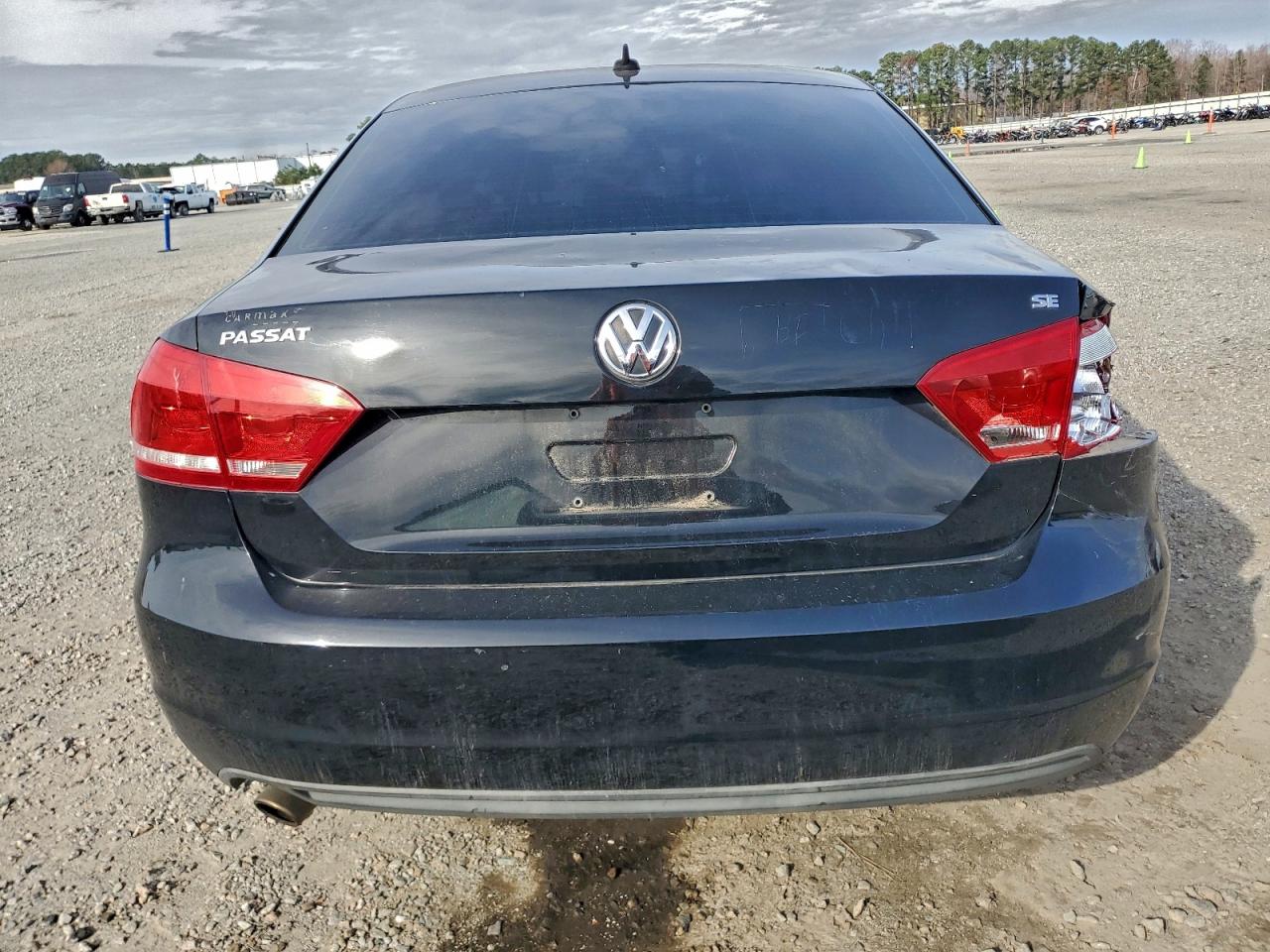2013 Volkswagen Passat Black vin: 1VWBH7A32DC116675