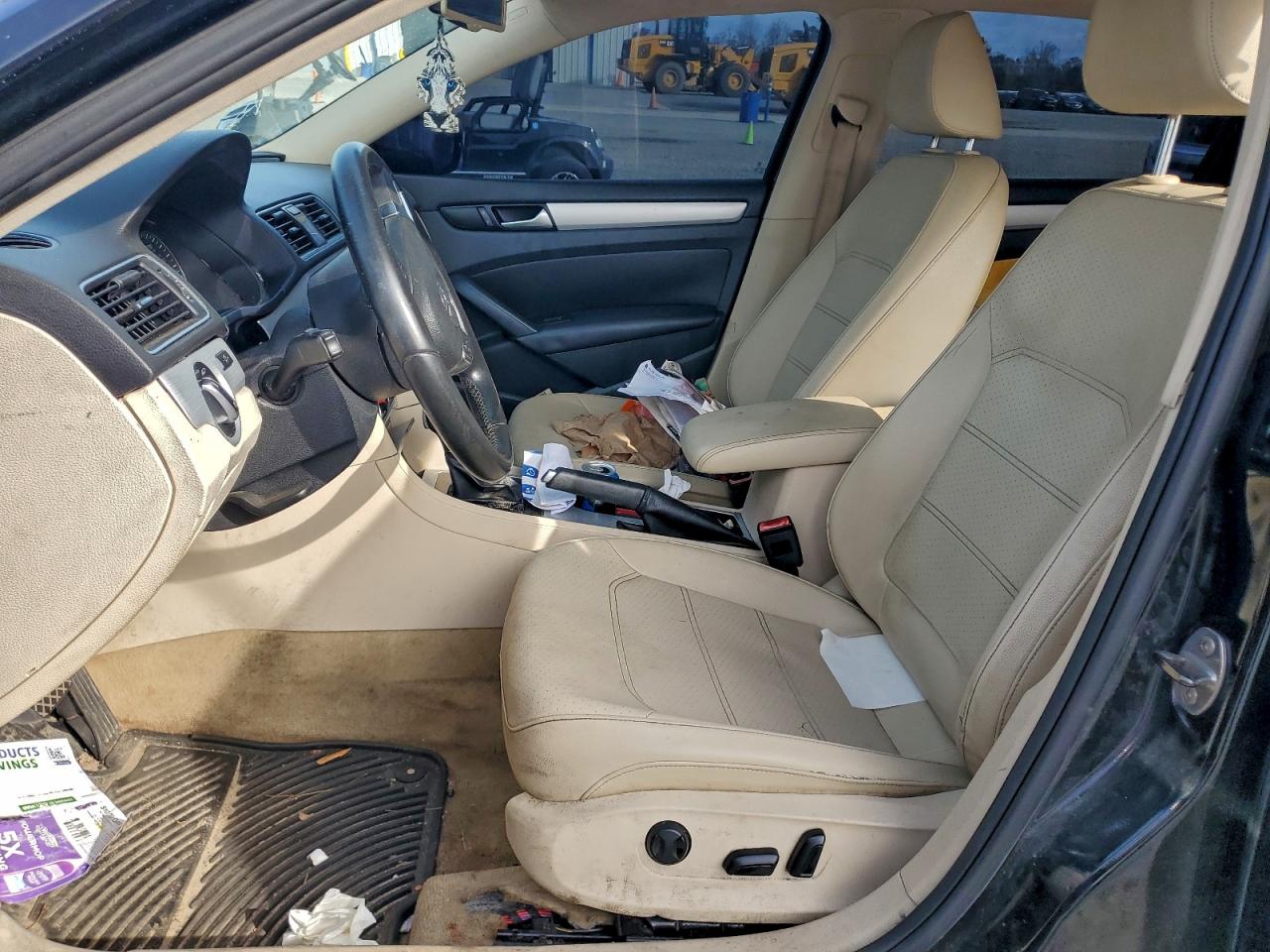 2013 Volkswagen Passat Black vin: 1VWBH7A32DC116675
