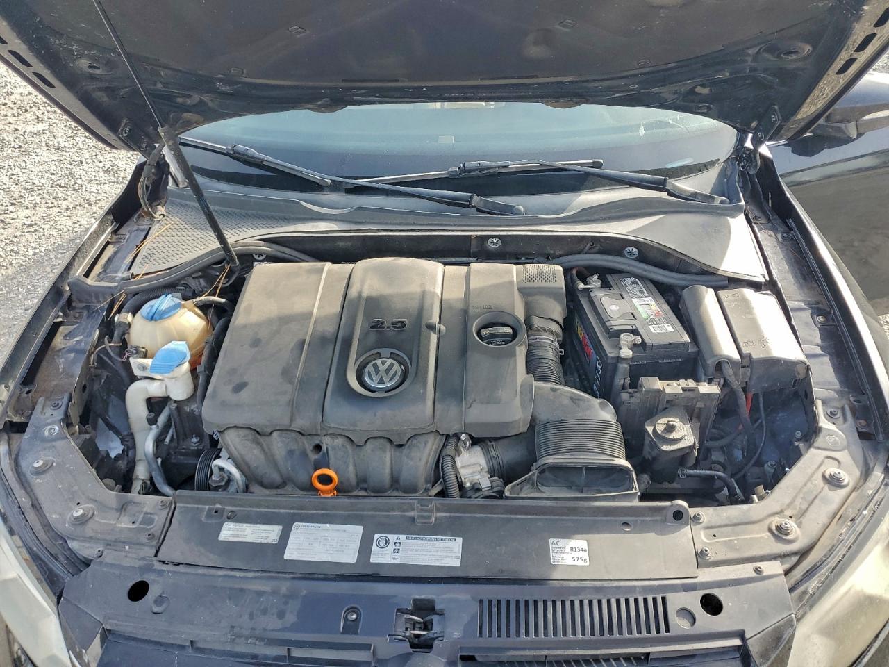 2013 Volkswagen Passat Black vin: 1VWBH7A32DC116675