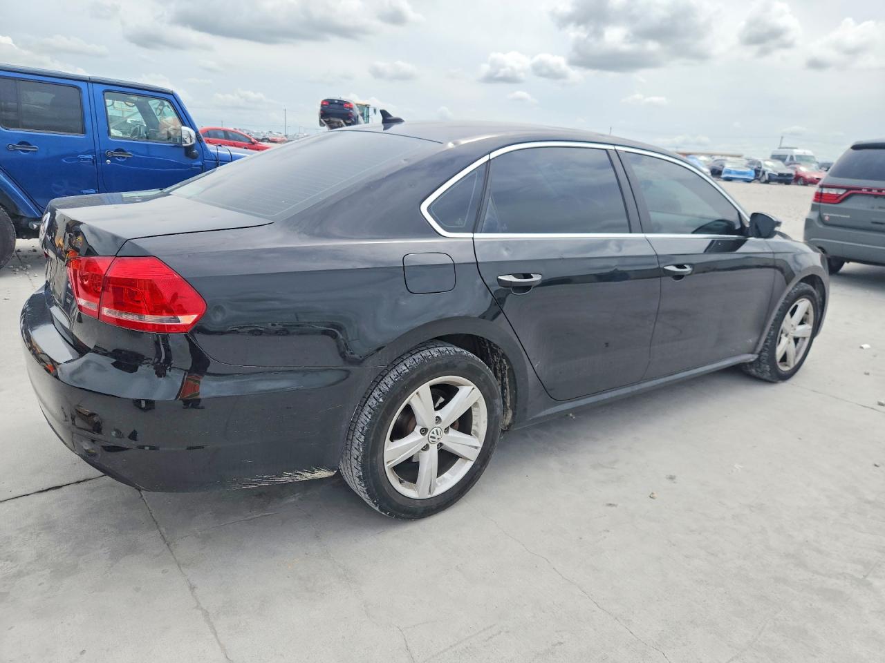 2013 Volkswagen Passat Se Black vin: 1VWBH7A32DC132679