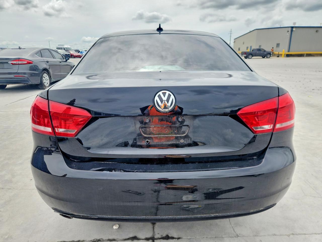 2013 Volkswagen Passat Se Black vin: 1VWBH7A32DC132679