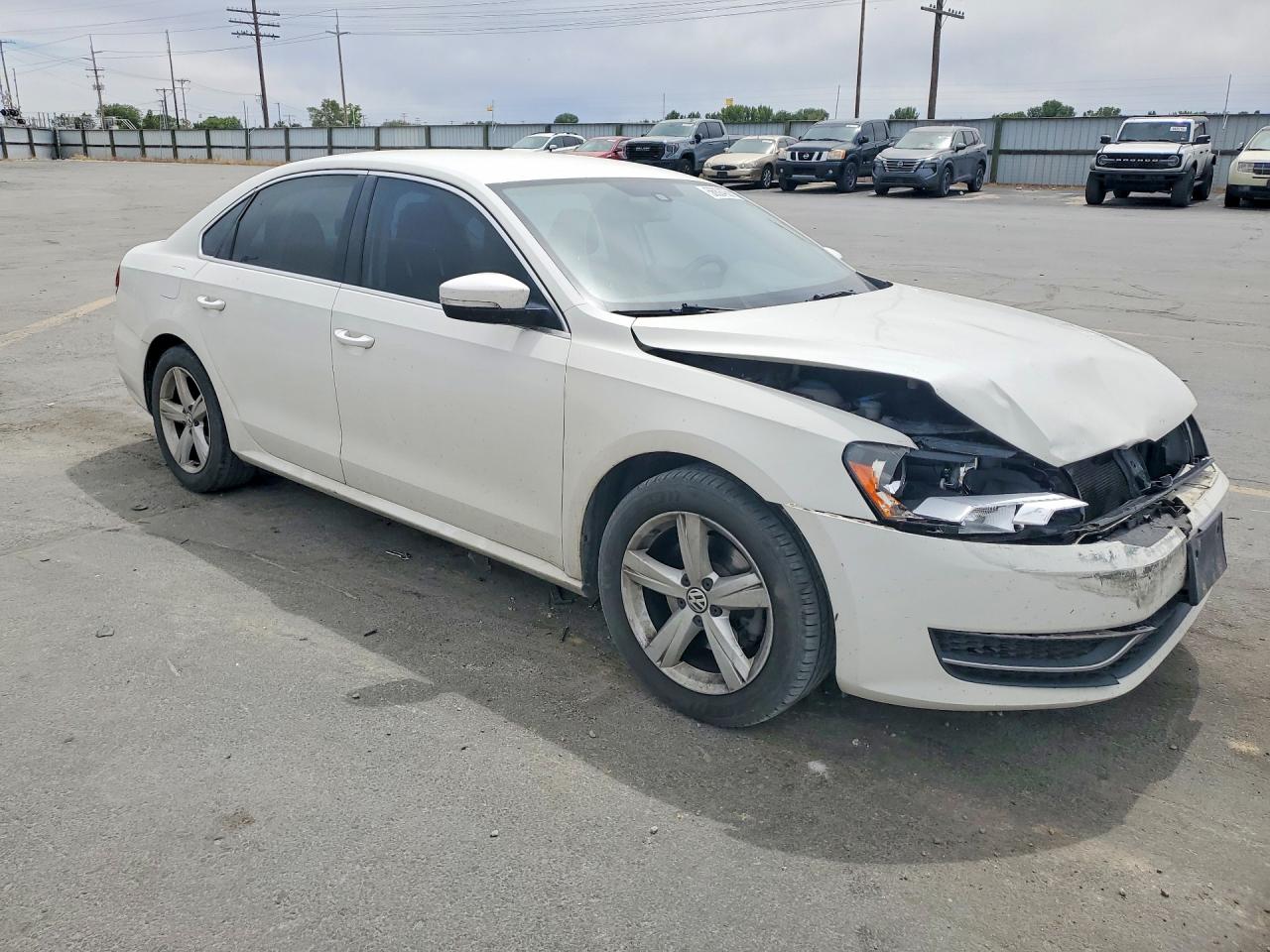 2013 Volkswagen Passat Se White vin: 1VWBH7A32DC134156
