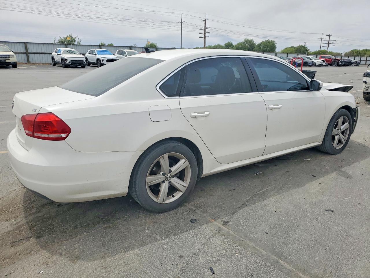 2013 Volkswagen Passat Se White vin: 1VWBH7A32DC134156