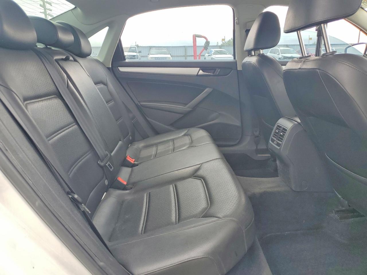 2013 Volkswagen Passat Se White vin: 1VWBH7A32DC134156