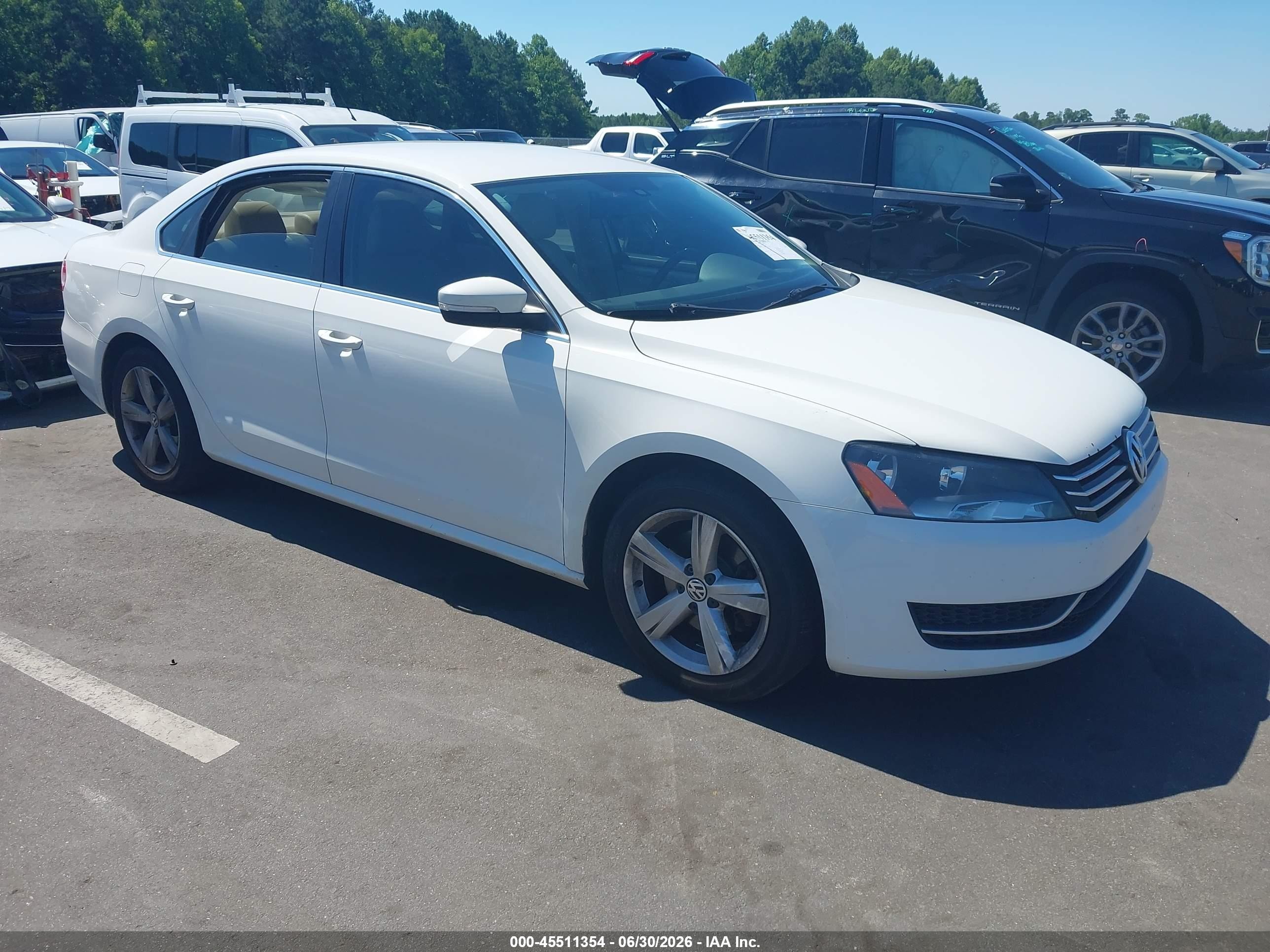 2013 Volkswagen Passat 2.5l Se White vin: 1VWBH7A32DC137770