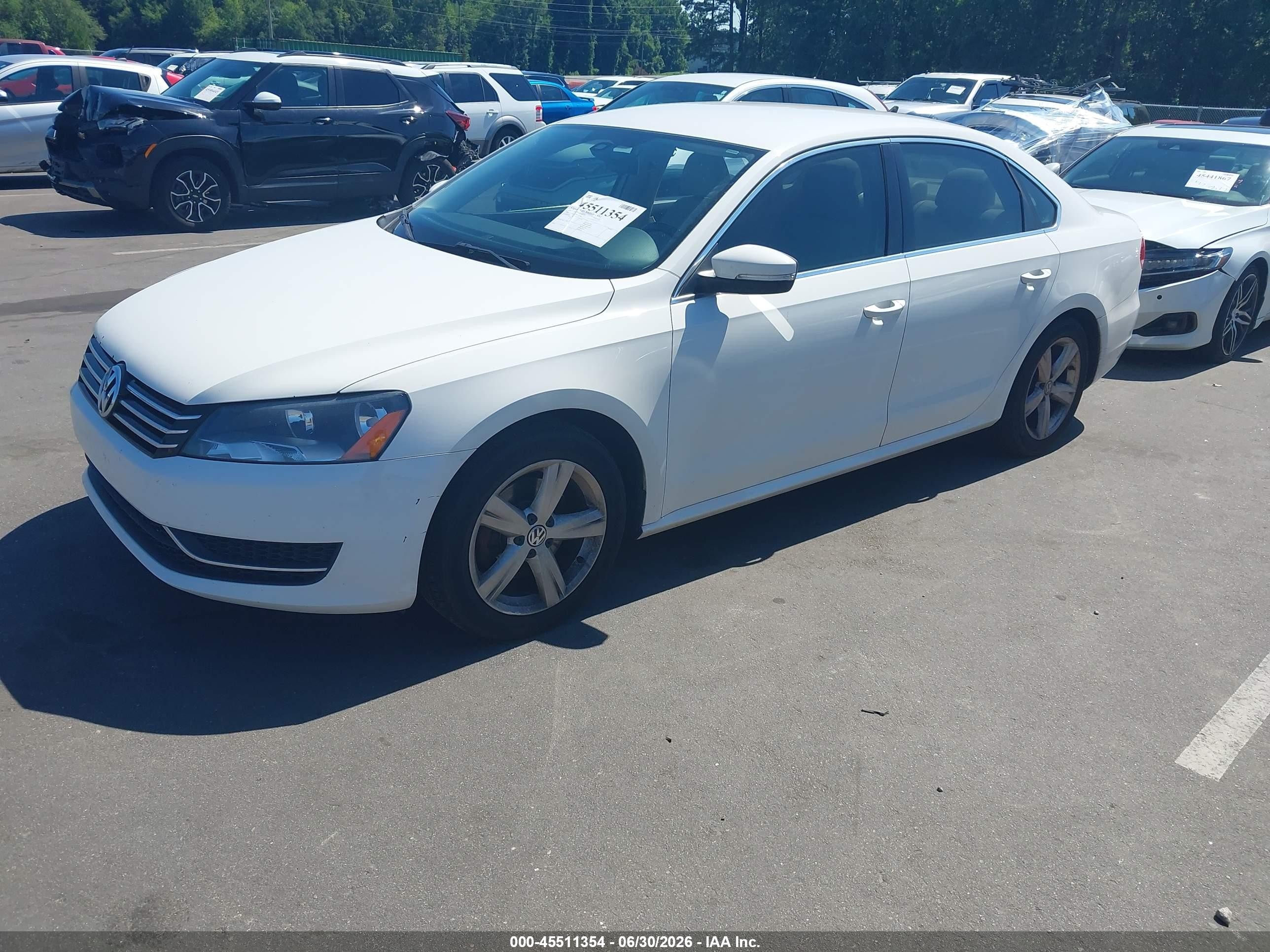 2013 Volkswagen Passat 2.5l Se White vin: 1VWBH7A32DC137770