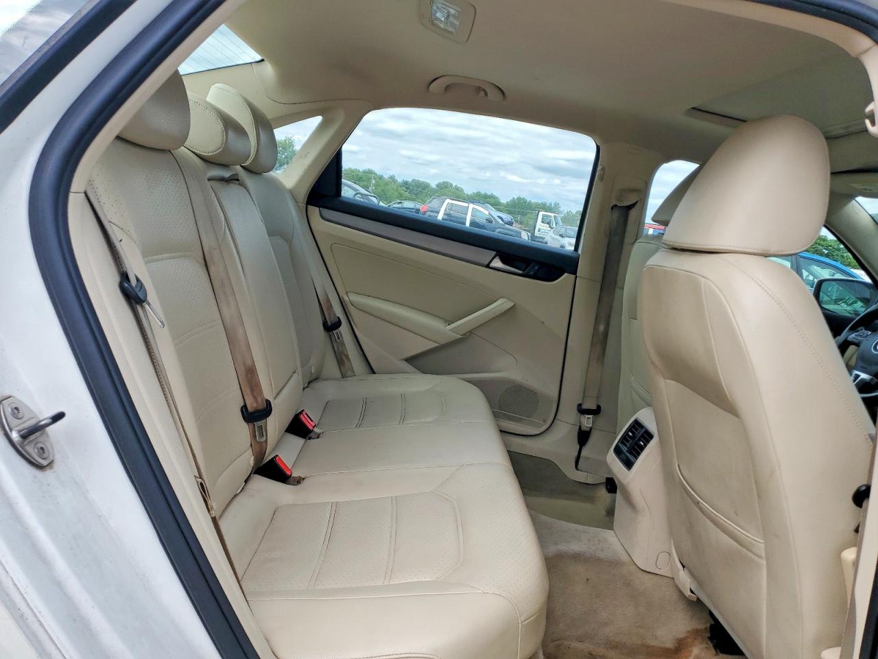 2014 Volkswagen Passat Se White vin: 1VWBH7A32EC015878