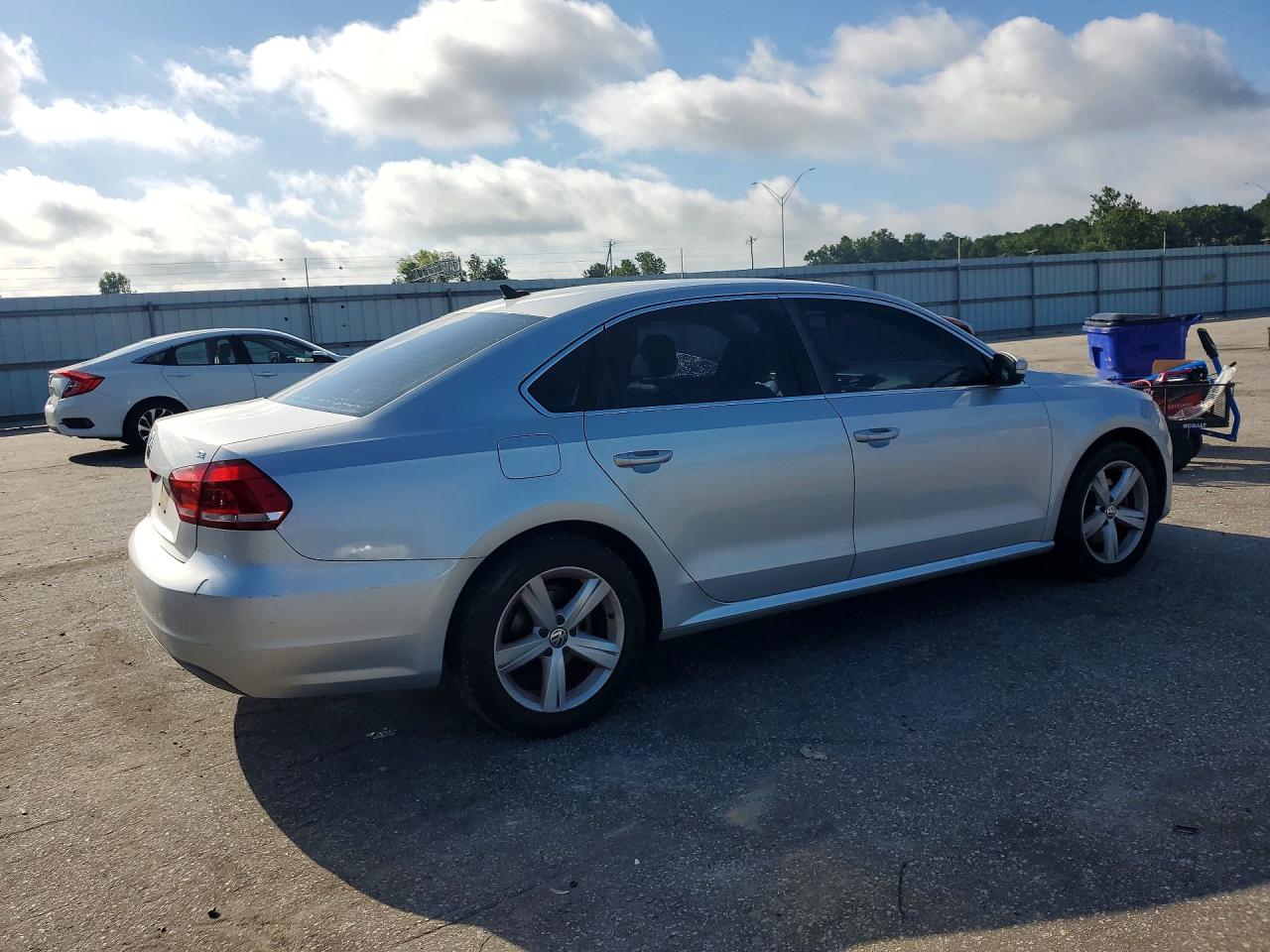 2012 Volkswagen Passat Se Серебряный vin: 1VWBH7A33CC106090