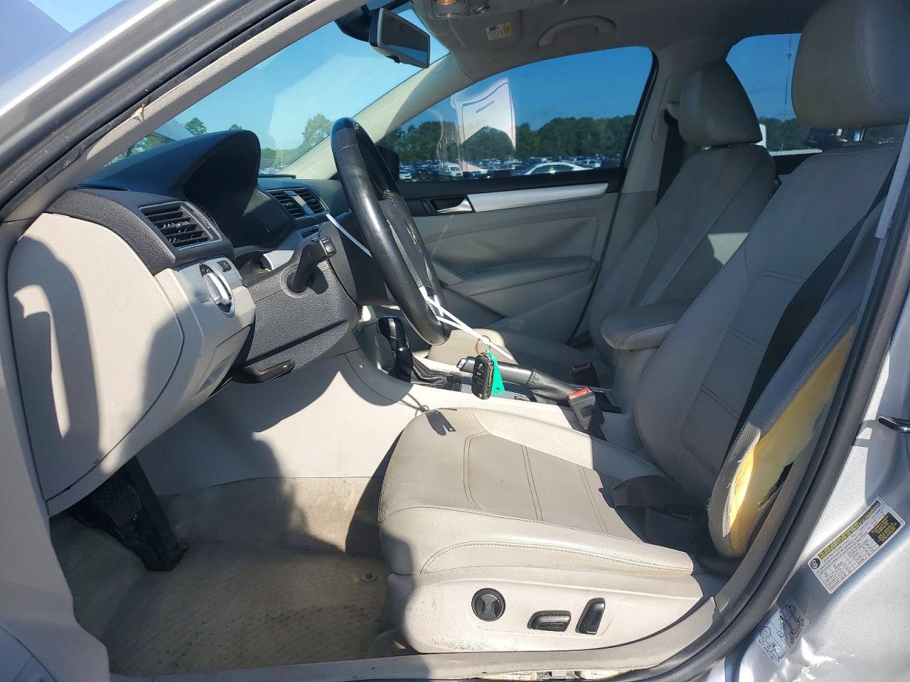 2012 Volkswagen Passat Se Серебряный vin: 1VWBH7A33CC106090