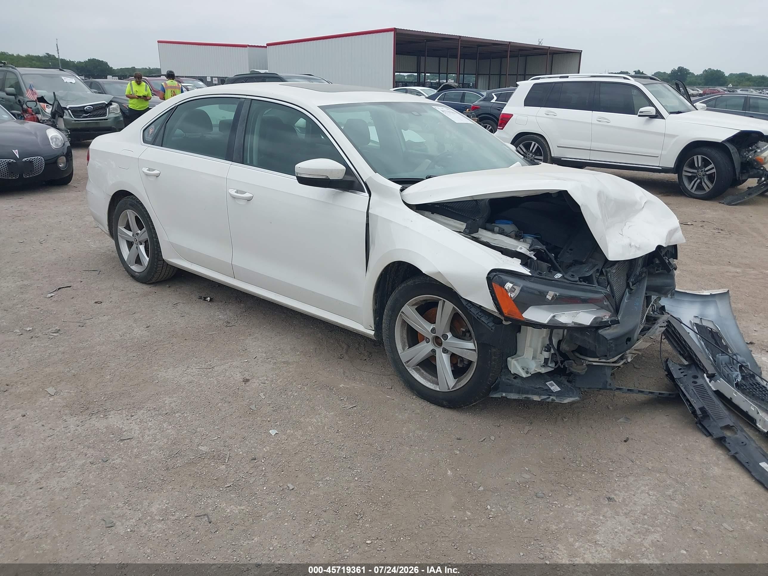 2013 Volkswagen Passat 2.5l Se White vin: 1VWBH7A33DC003527