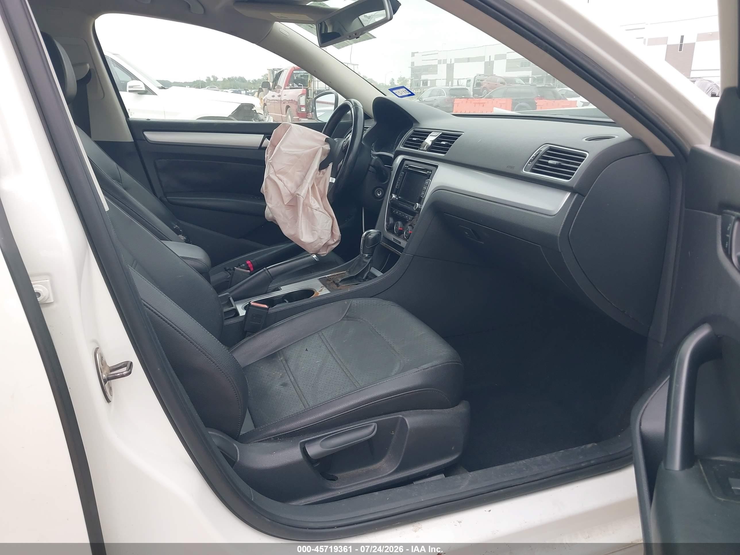 2013 Volkswagen Passat 2.5l Se White vin: 1VWBH7A33DC003527