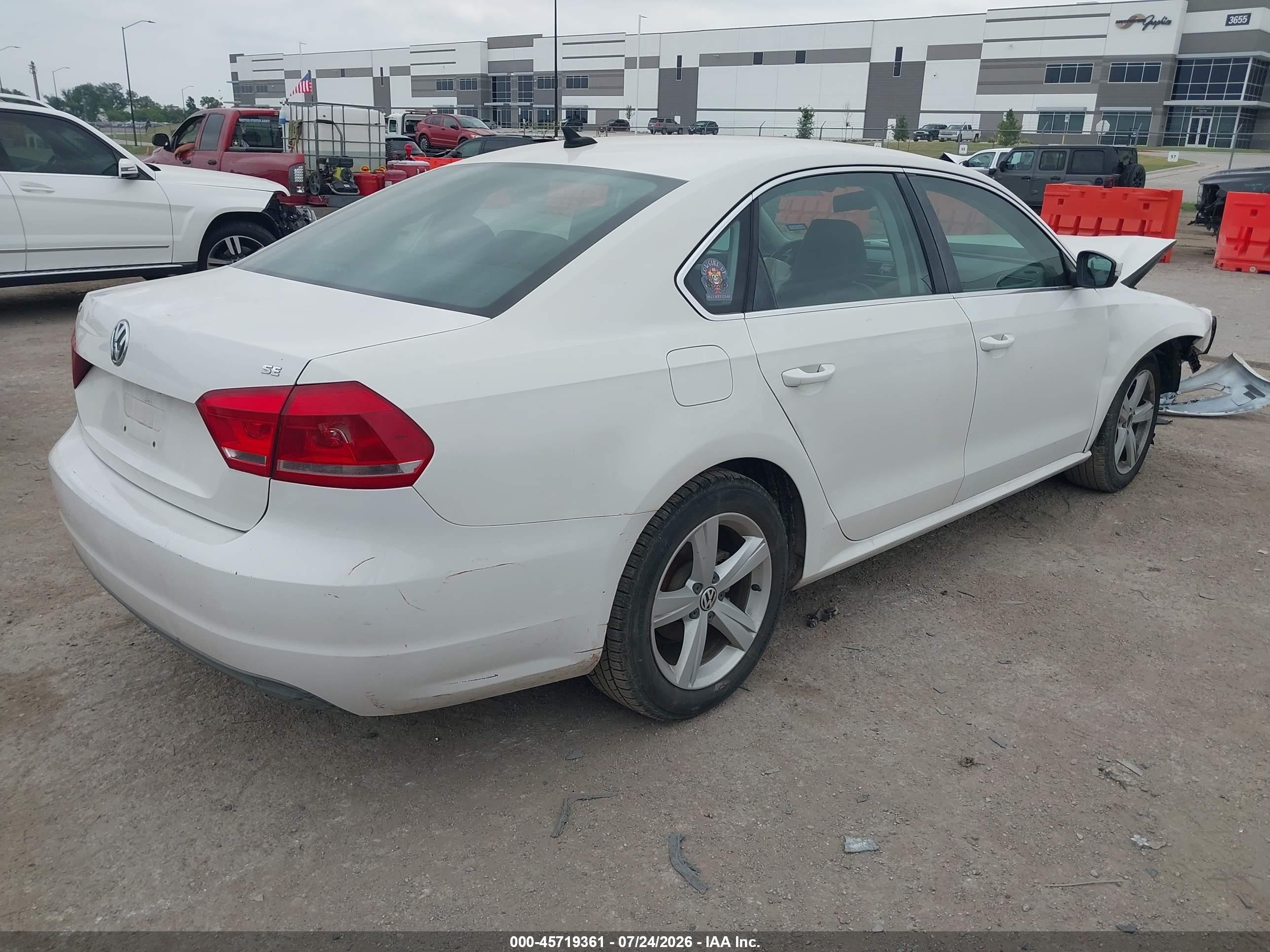 2013 Volkswagen Passat 2.5l Se White vin: 1VWBH7A33DC003527