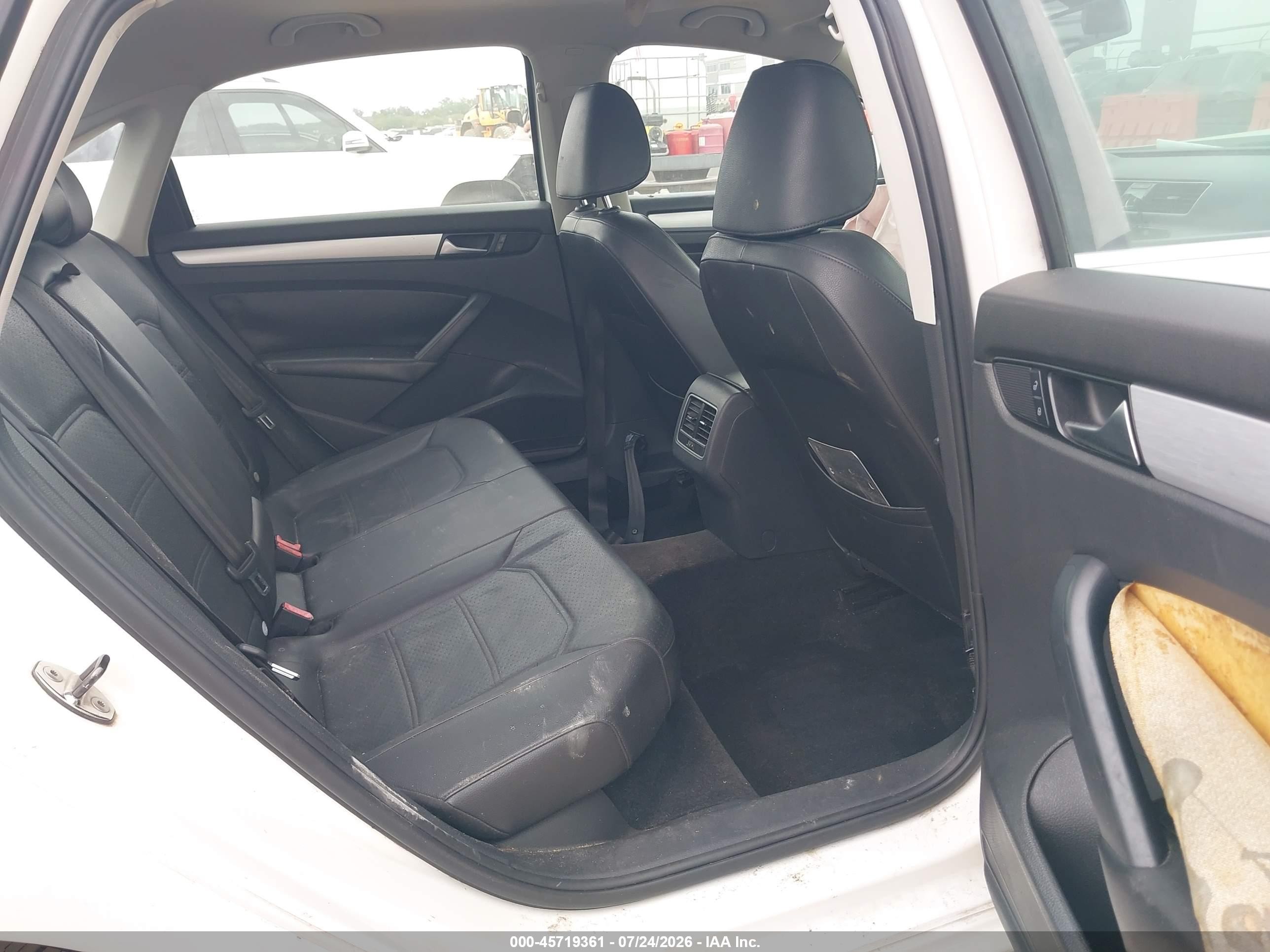 2013 Volkswagen Passat 2.5l Se White vin: 1VWBH7A33DC003527