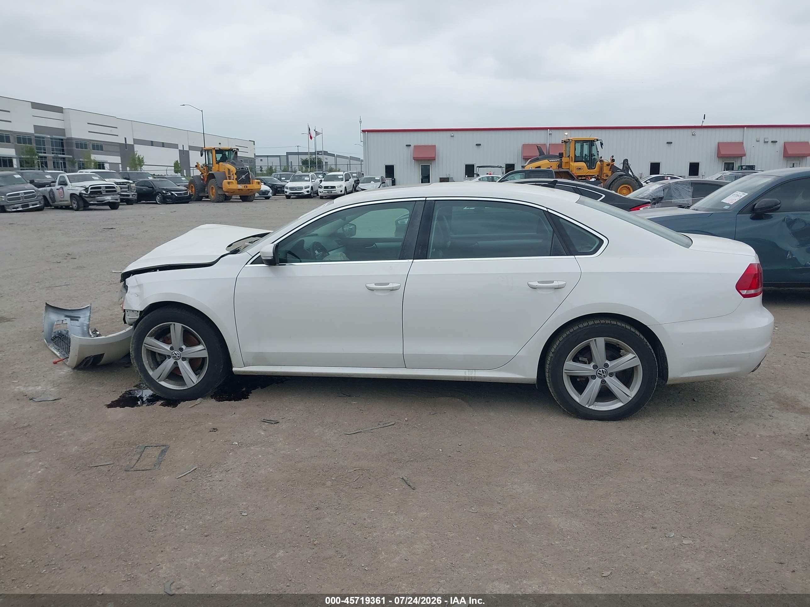 2013 Volkswagen Passat 2.5l Se White vin: 1VWBH7A33DC003527