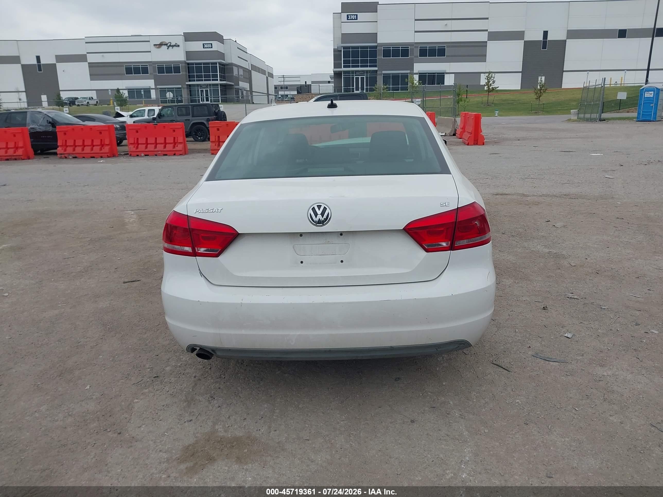 2013 Volkswagen Passat 2.5l Se White vin: 1VWBH7A33DC003527