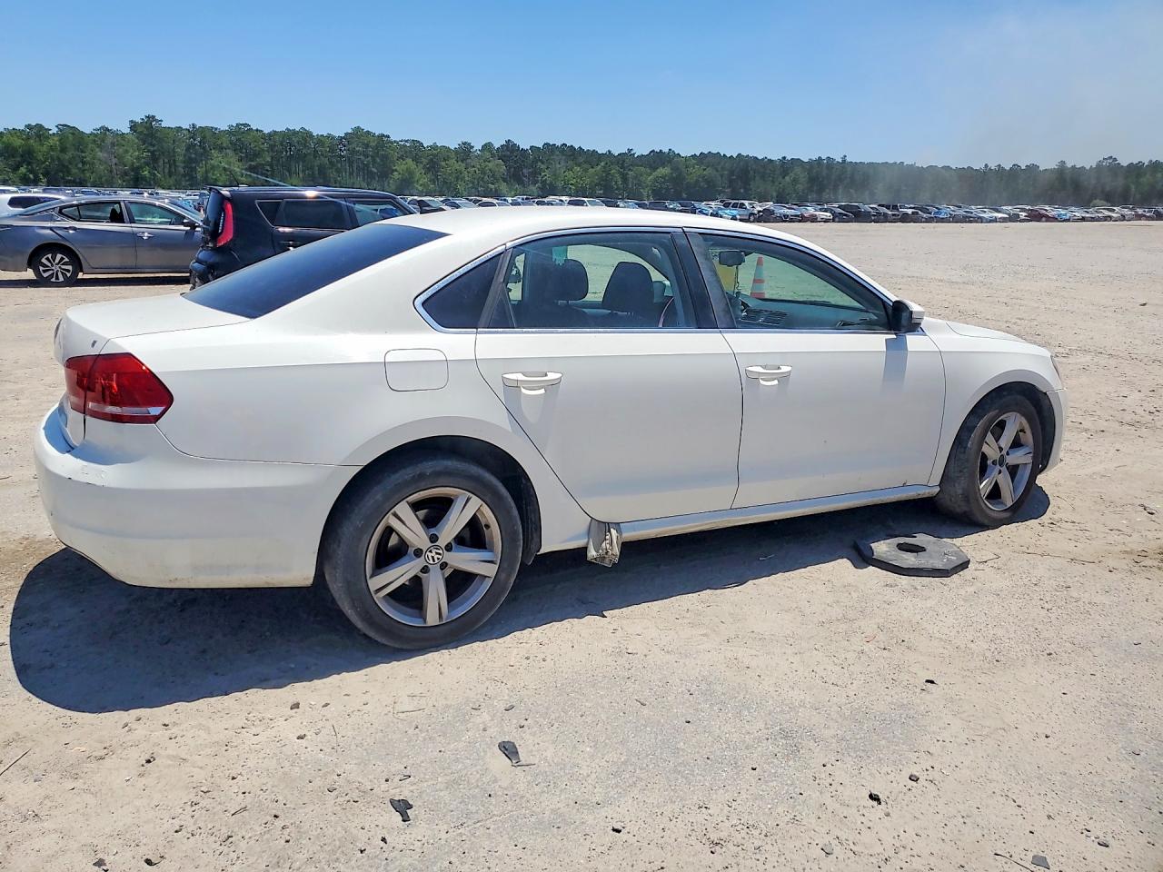 2013 Volkswagen Passat Se White vin: 1VWBH7A33DC065347
